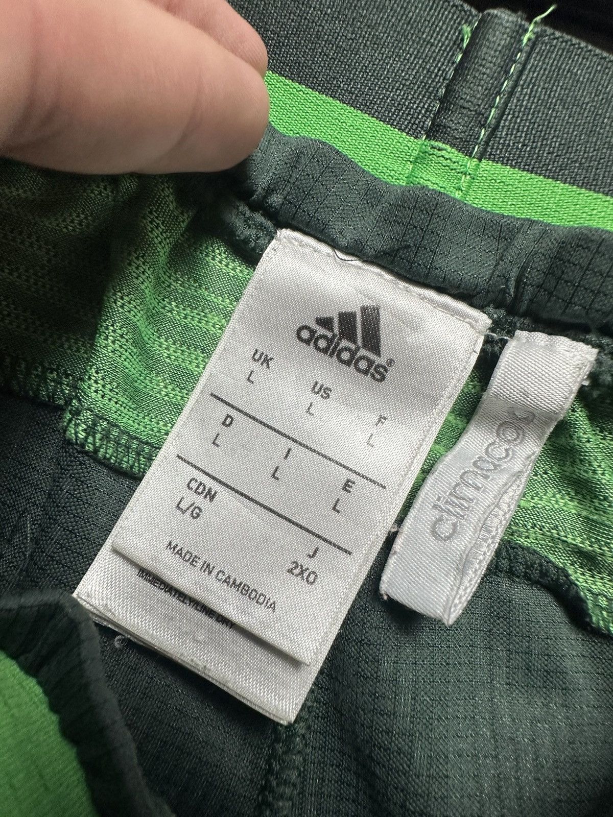 Adidas × Vintage Vintage adidas AC Milan soccer Shorts size L green rare Size US 34 / EU 50 - 6 Thumbnail