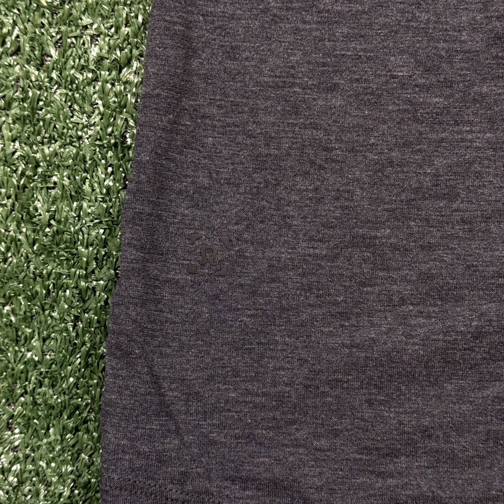 Lululemon Lululemon T Shirt Men's L Gray Short Sleeve V Neck Performance Lightweight Shirt Size US L / EU 52-54 / 3 - 8 Thumbnail