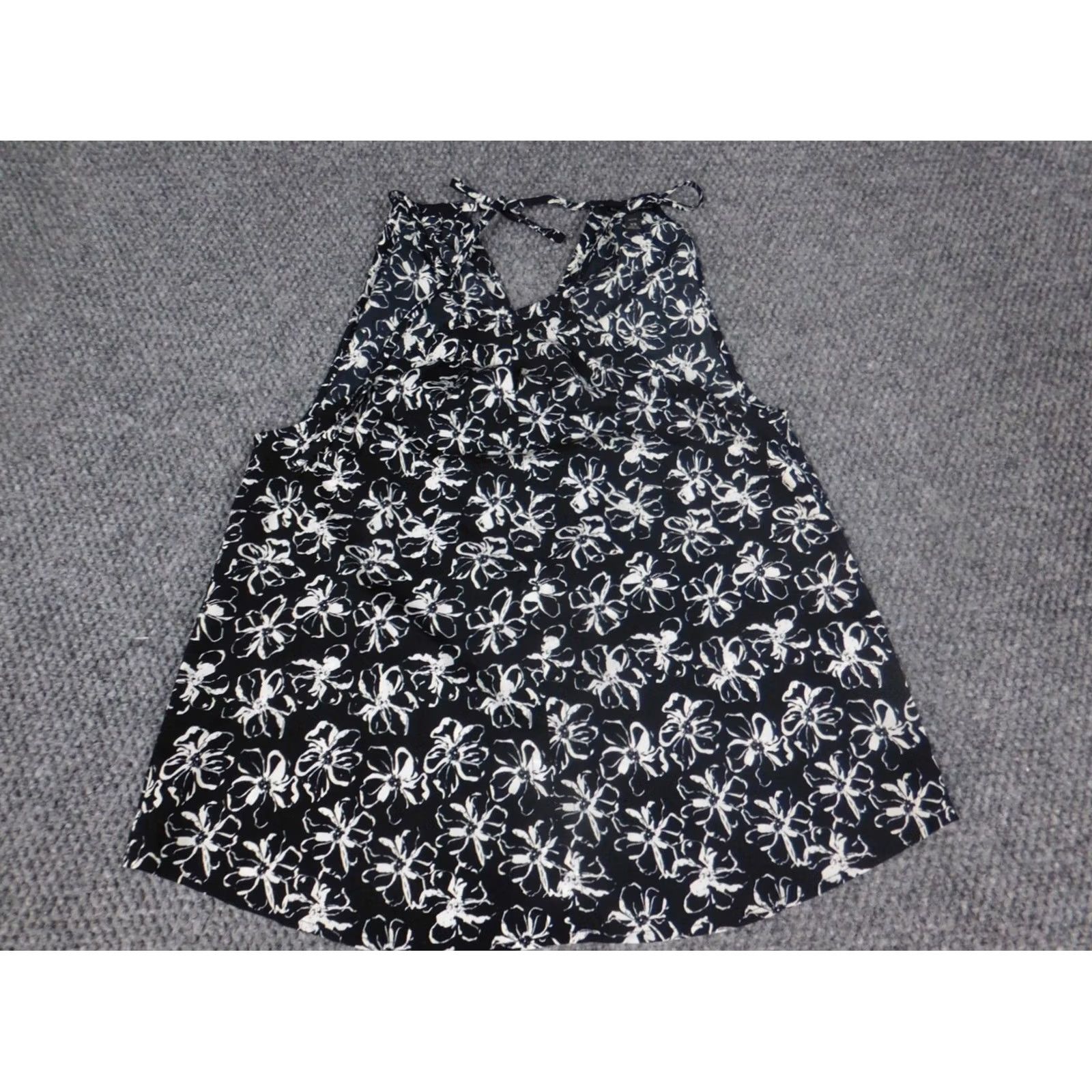 Banana Republic Banana Republic Blouse Shirt Petites Womens XS Black Floral Sleeveless Crew Neck Pullover Casual Button Polyester Vintage? No (adjusted) Size XS / US 0-2 / IT 36-38 - 3 Thumbnail