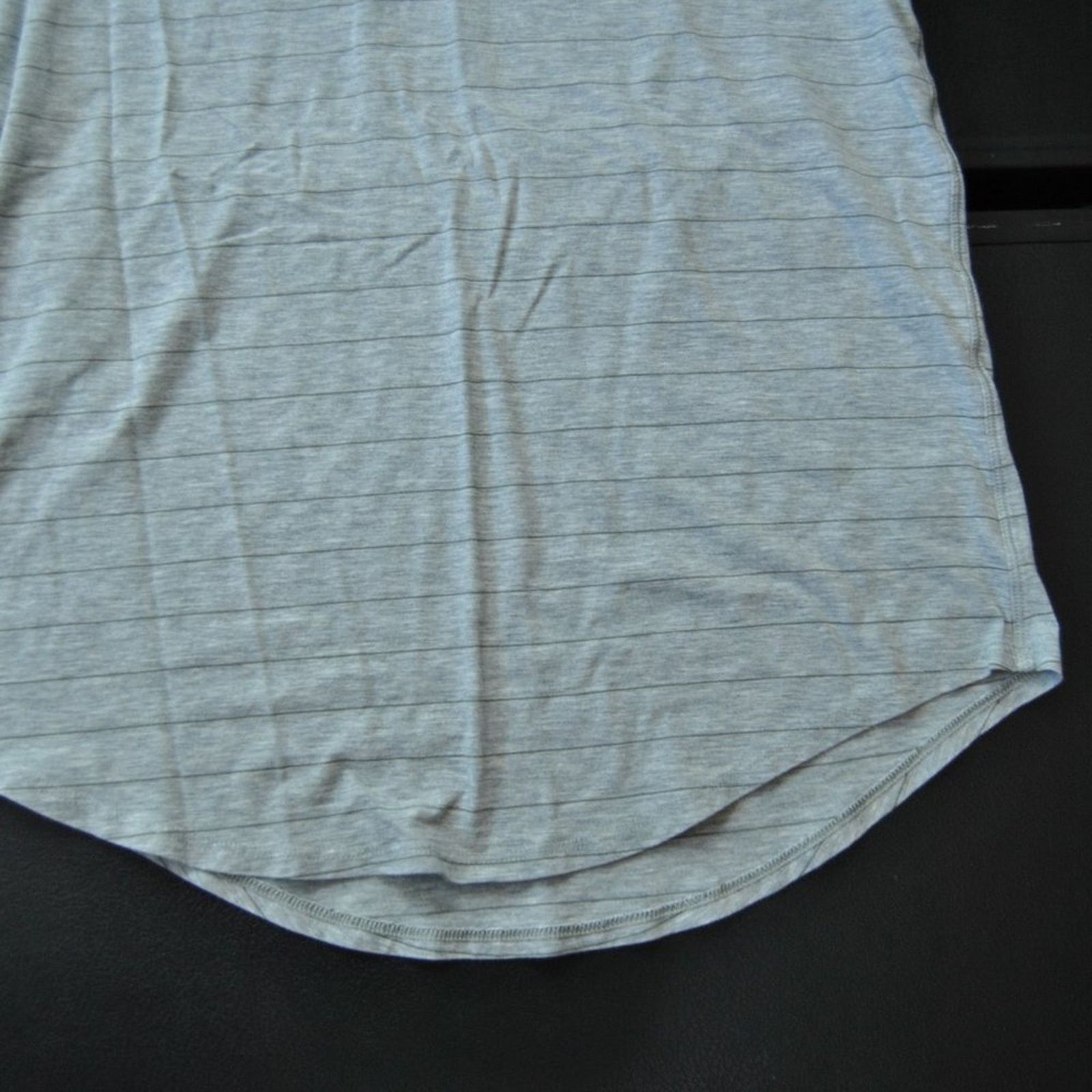 Lululemon Lululemon Striped Gray Short Sleeve Shirt 6 Size M / US 6-8 / IT 42-44 - 4 Thumbnail