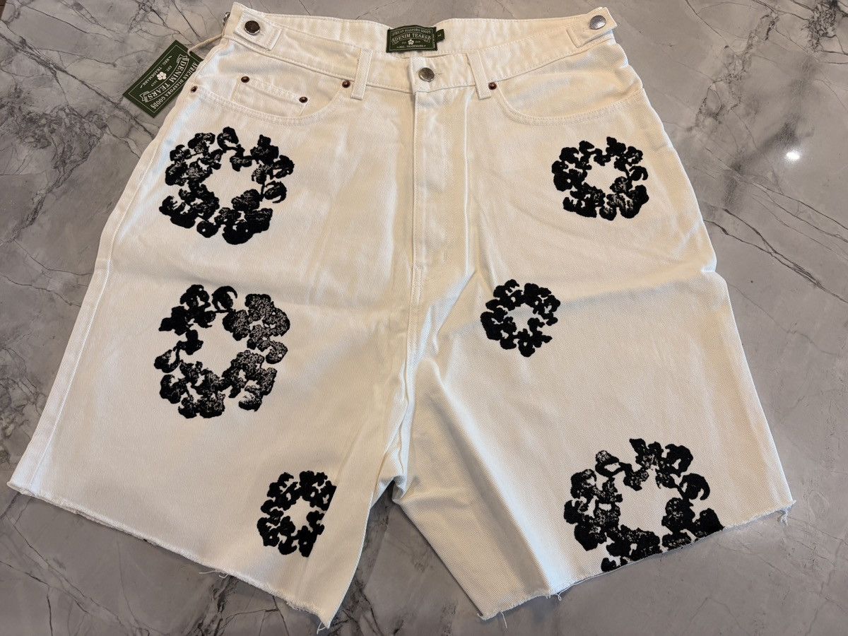 DENIM TEARS Denim Tears Cotton Wreath Shorts White Black Size L NWT Size US 35 - 1 Thumbnail