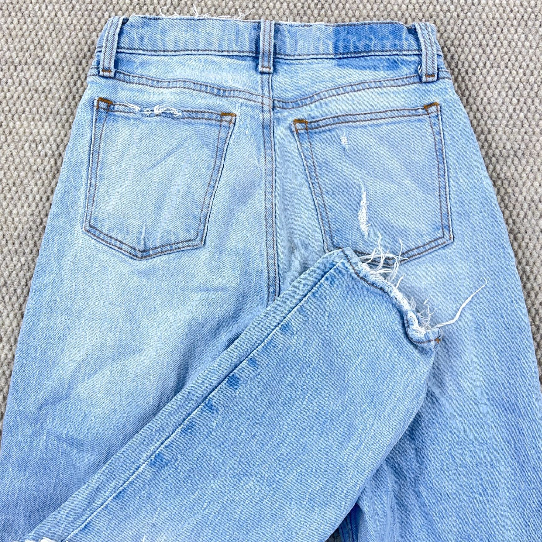 Abercrombie & Fitch VINTAGE Abercrombie & Fitch Mom Jeans Women 0 25 High Rise Distressed Light Blue 25x26 5-Pocket Denim Jeans Mens Womens Boys Girls Size 25" / US 0 / IT 36 - 3 Thumbnail
