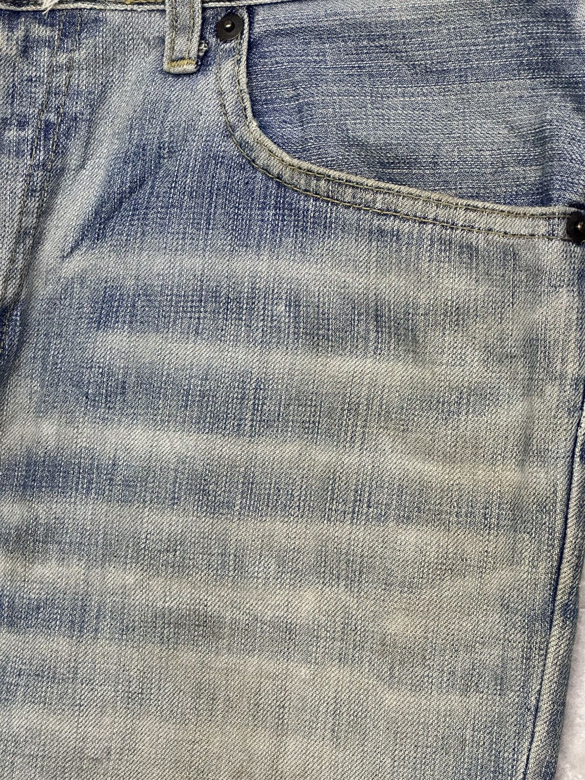 Uniqlo Uniqlo Distressed Japan Denim Straight Leg Jeans Faded Wash Size US 33 - 6 Thumbnail