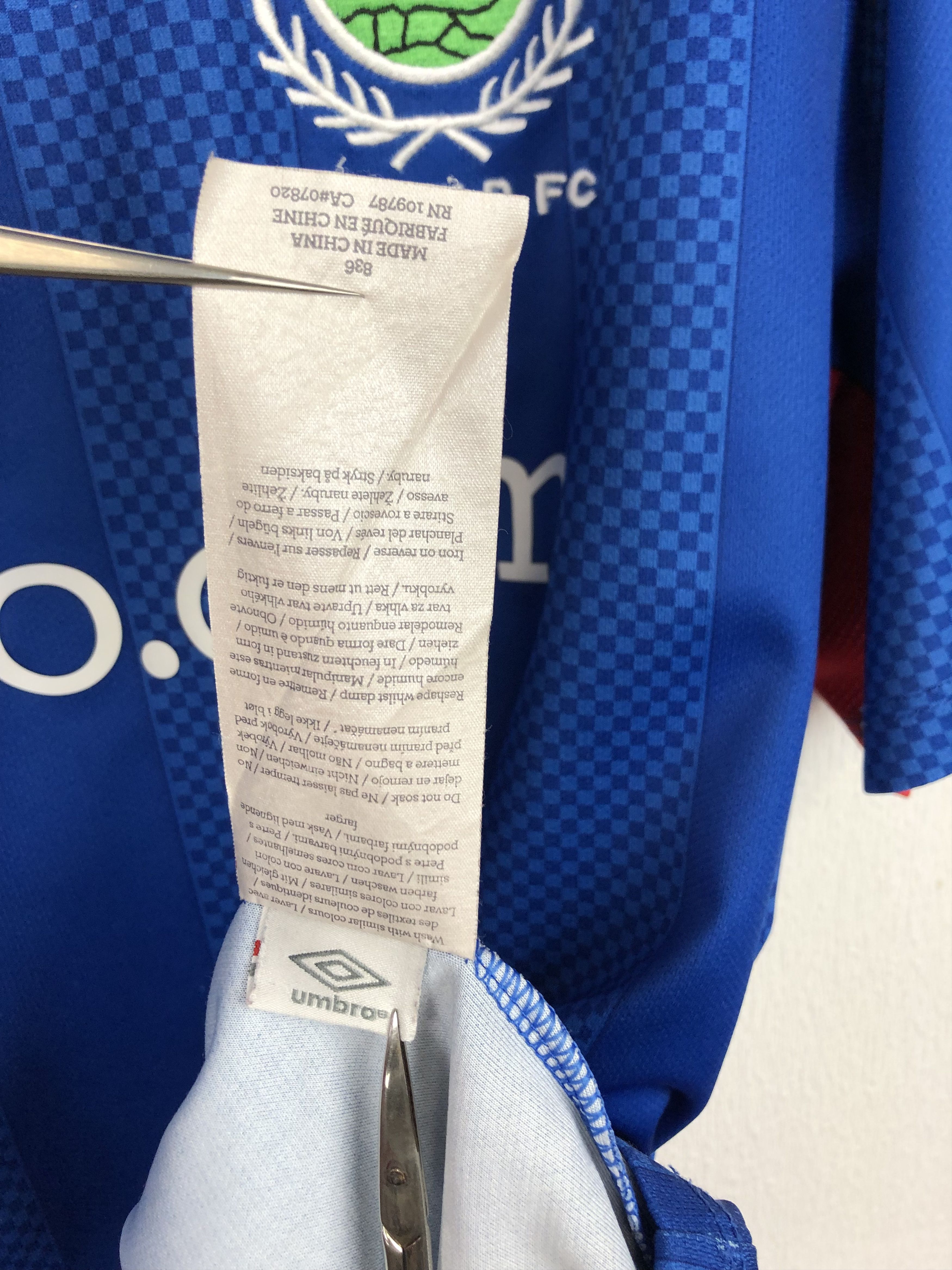 Umbro Linfield Home football shirt 2012 Soccer Umbro Mens Jersey Size US XL / EU 56 / 4 - 7 Thumbnail