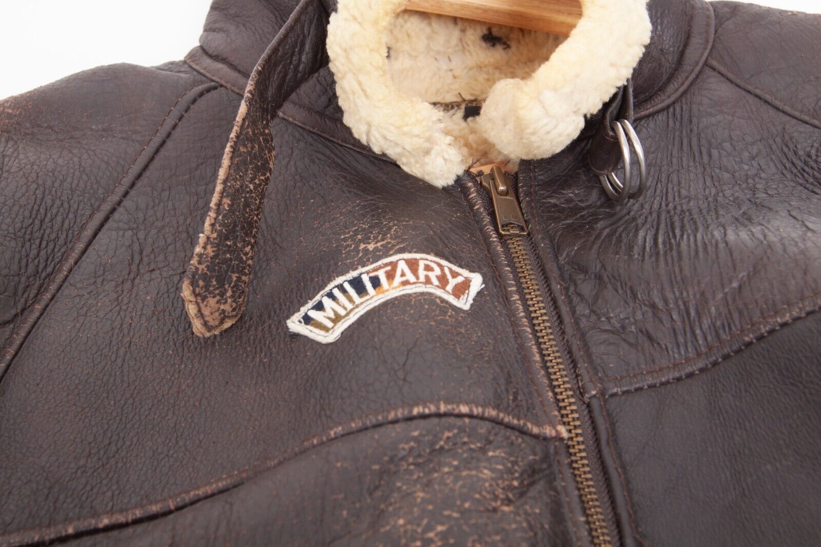 Vintage Vintage US Army B6 Shearling Bomber Jacket Airforce Leather Size US L / EU 52-54 / 3 - 9 Thumbnail
