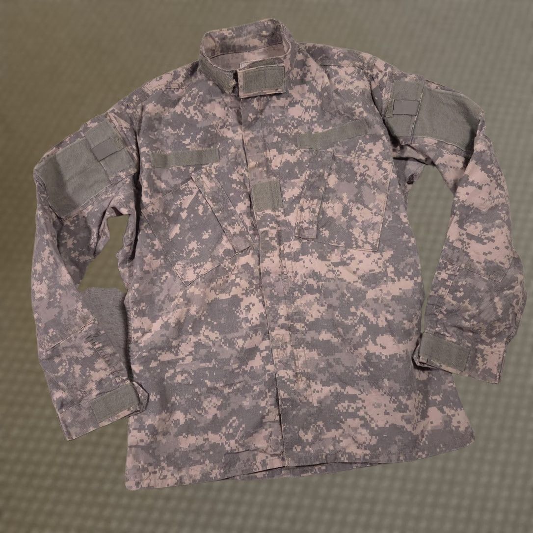 Vintage VINTAGE US Army ACU Jacket Mens Medium Long Gray Digital Camo Combat UCP Field Uniform Size US M / EU 48-50 / 2 - 1 Thumbnail