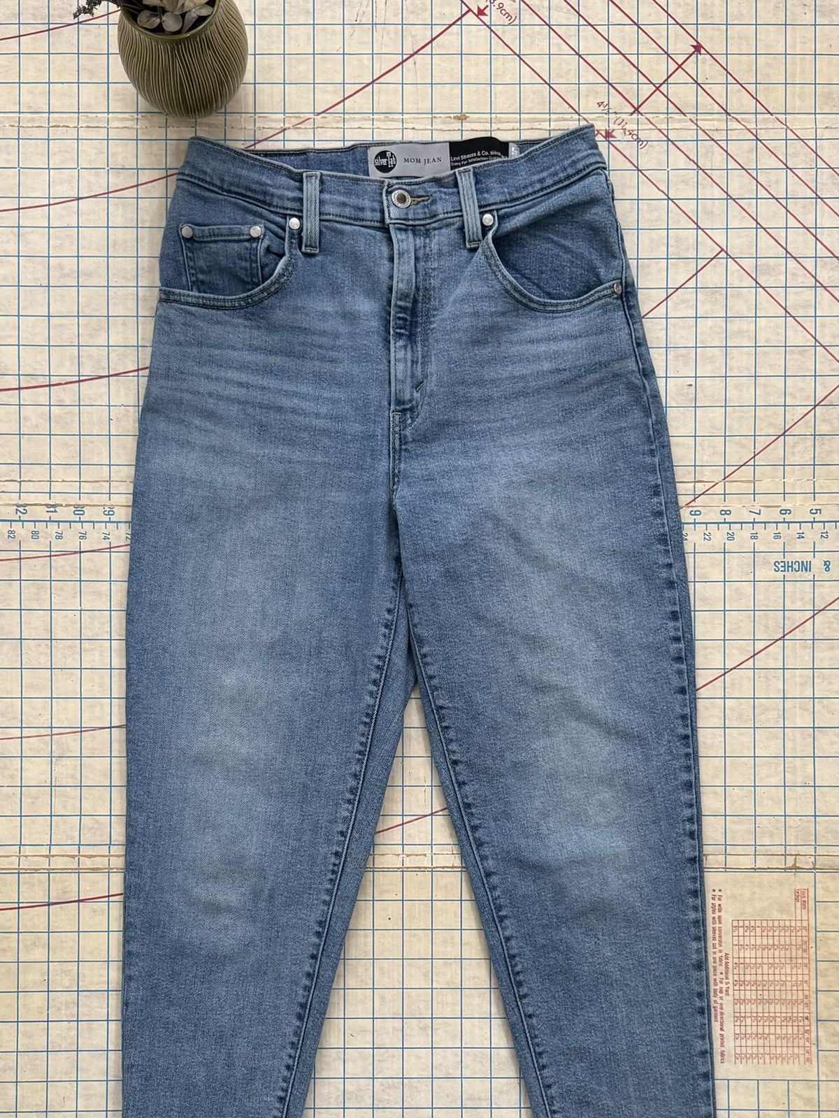 Levi's Levi’s Silver Tab Mom Jeans Women’s Size 29 Light Wash Size 29" - 3 Thumbnail