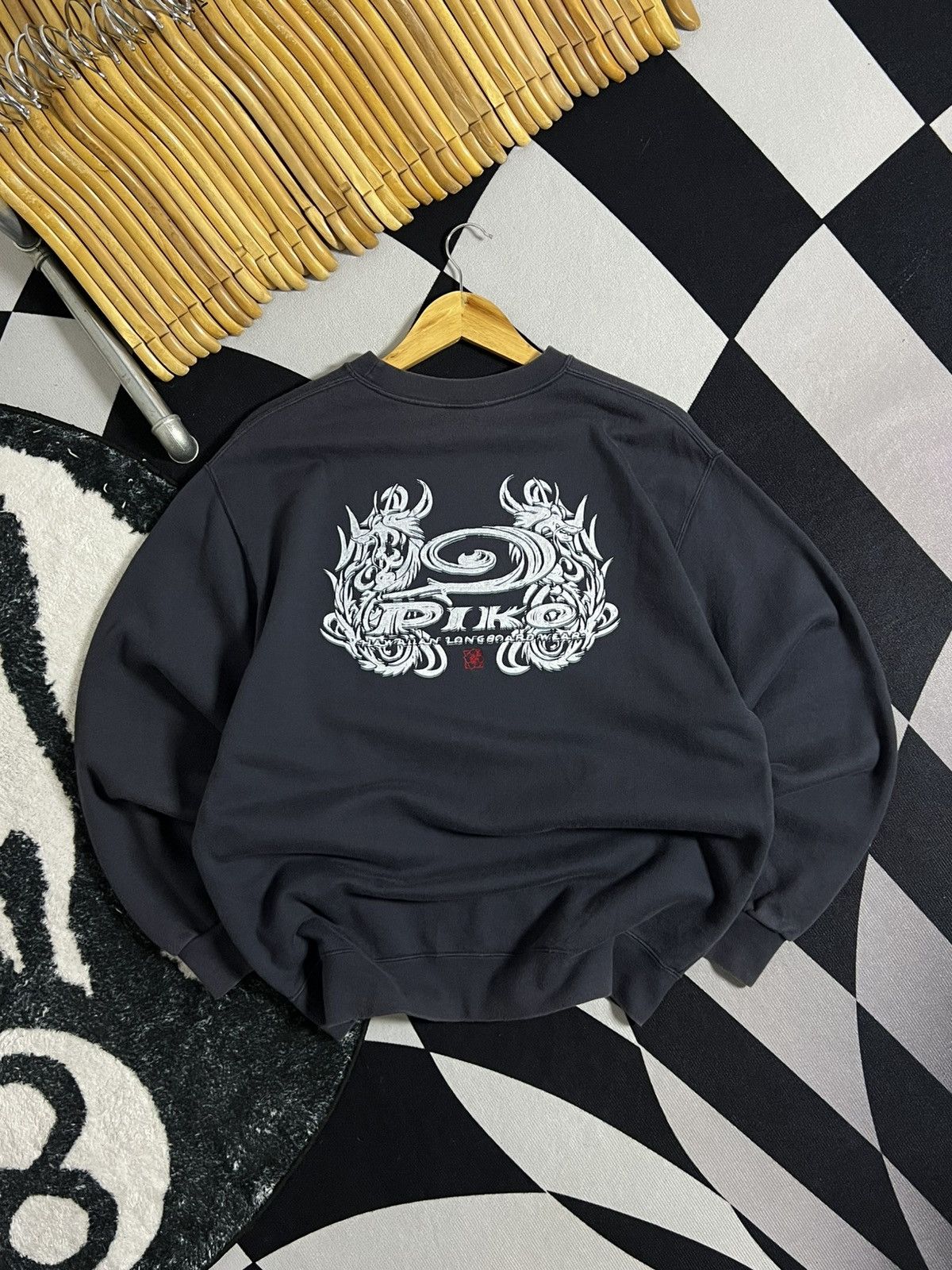 Other VINTAGE 90’s Y2K DRAGON DESIGN PIKO BACKHIT SWEATSHIRT Size US L / EU 52-54 / 3 - 1 Thumbnail