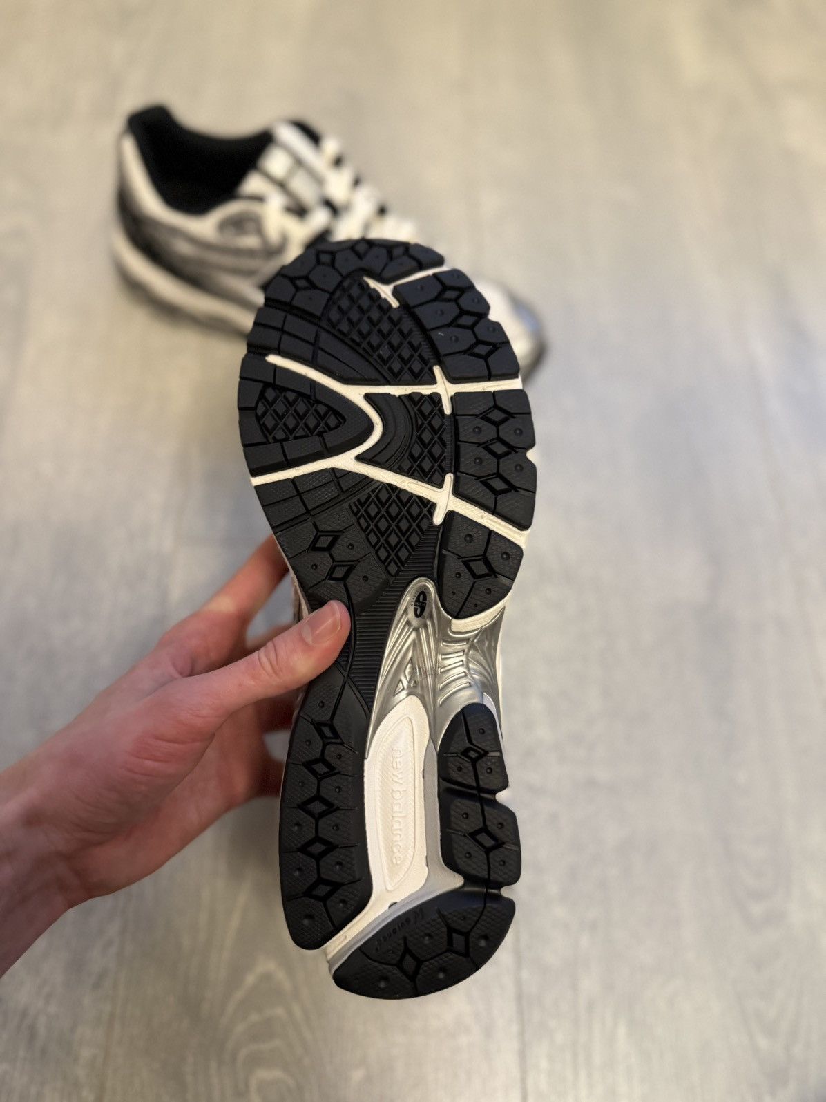 New Balance New Balance White Black 1906R Mens Streetwear Trainers 10 Size US 9.5 / EU 42-43 - 6 Thumbnail