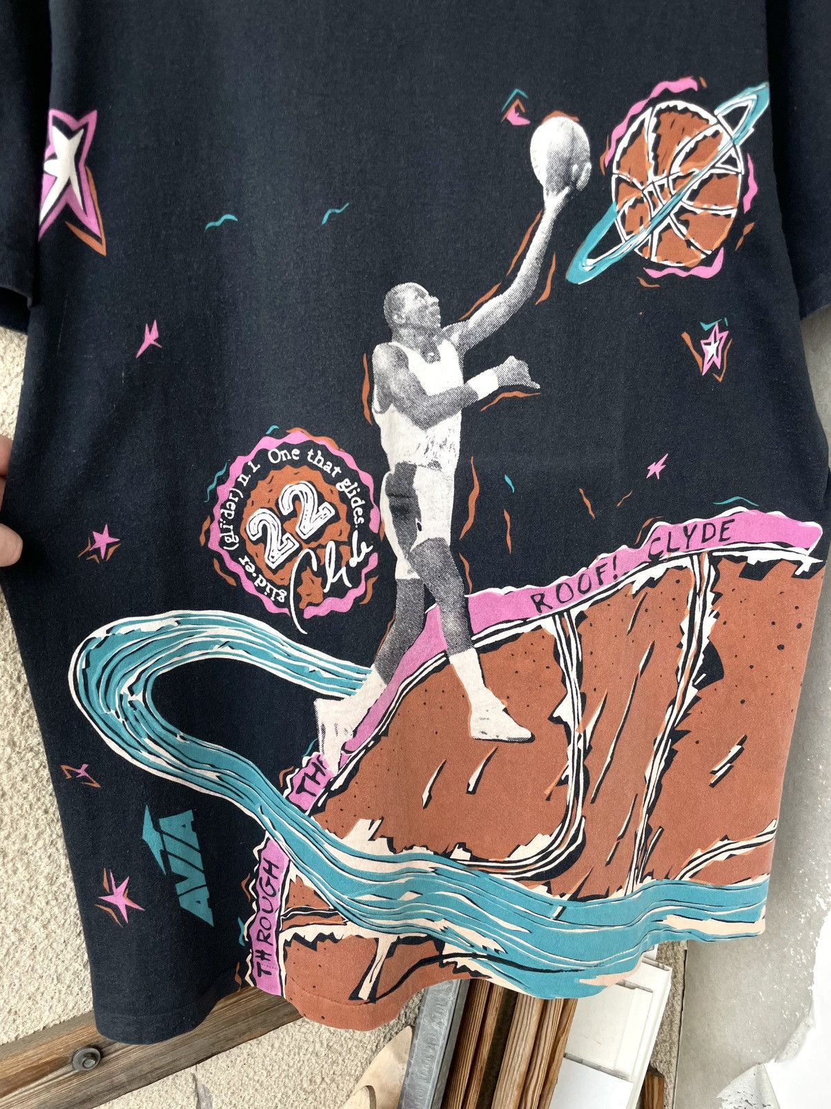 Vintage Vintage 90s Clyde Drexler Basketball NBA Over Print T-Shirt Size US XL / EU 56 / 4 - 6 Thumbnail