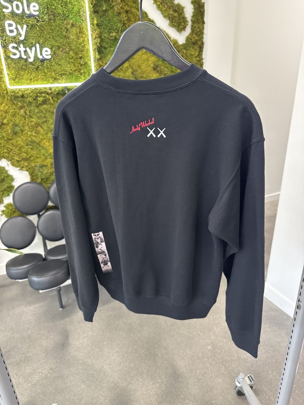 Andy Warhol × Kaws × Uniqlo KAWS x Uniqlo Warhol Graphic Sweatshirt Black Size US XXS / EU 40 - 2 Thumbnail