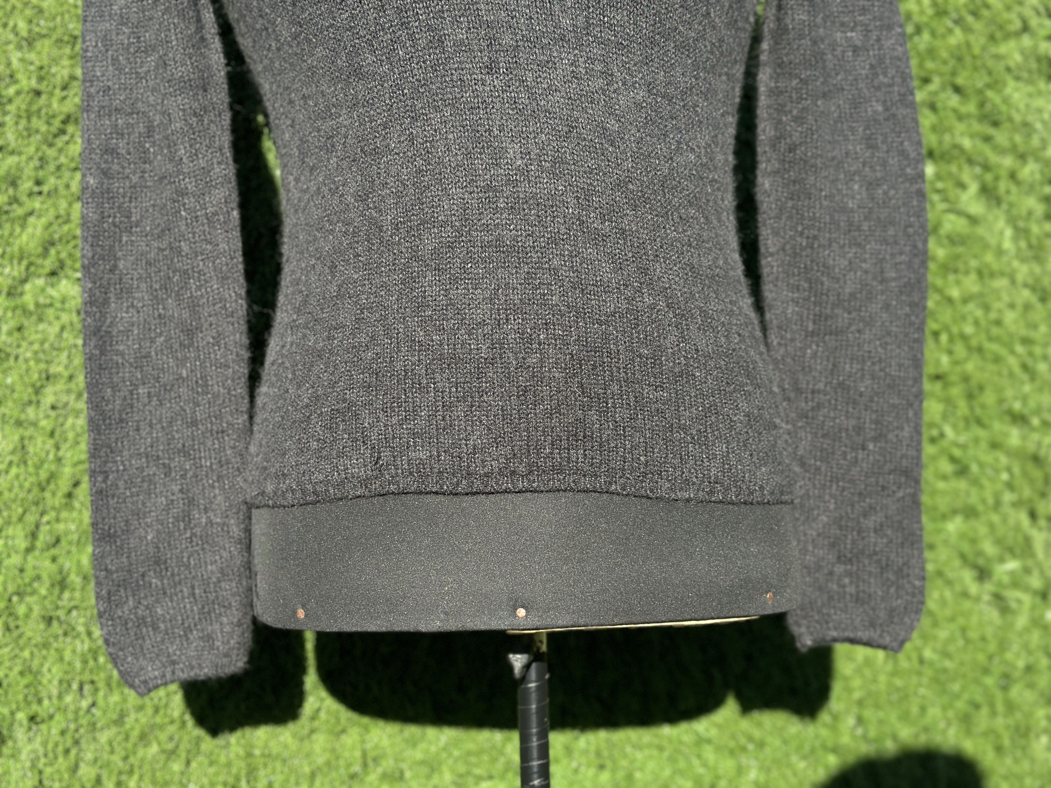 Prada Prada 100% Cashmere V-Neck Slim Knit Sweater Size 40 IT Size S / US 4 / IT 40 - 5 Thumbnail