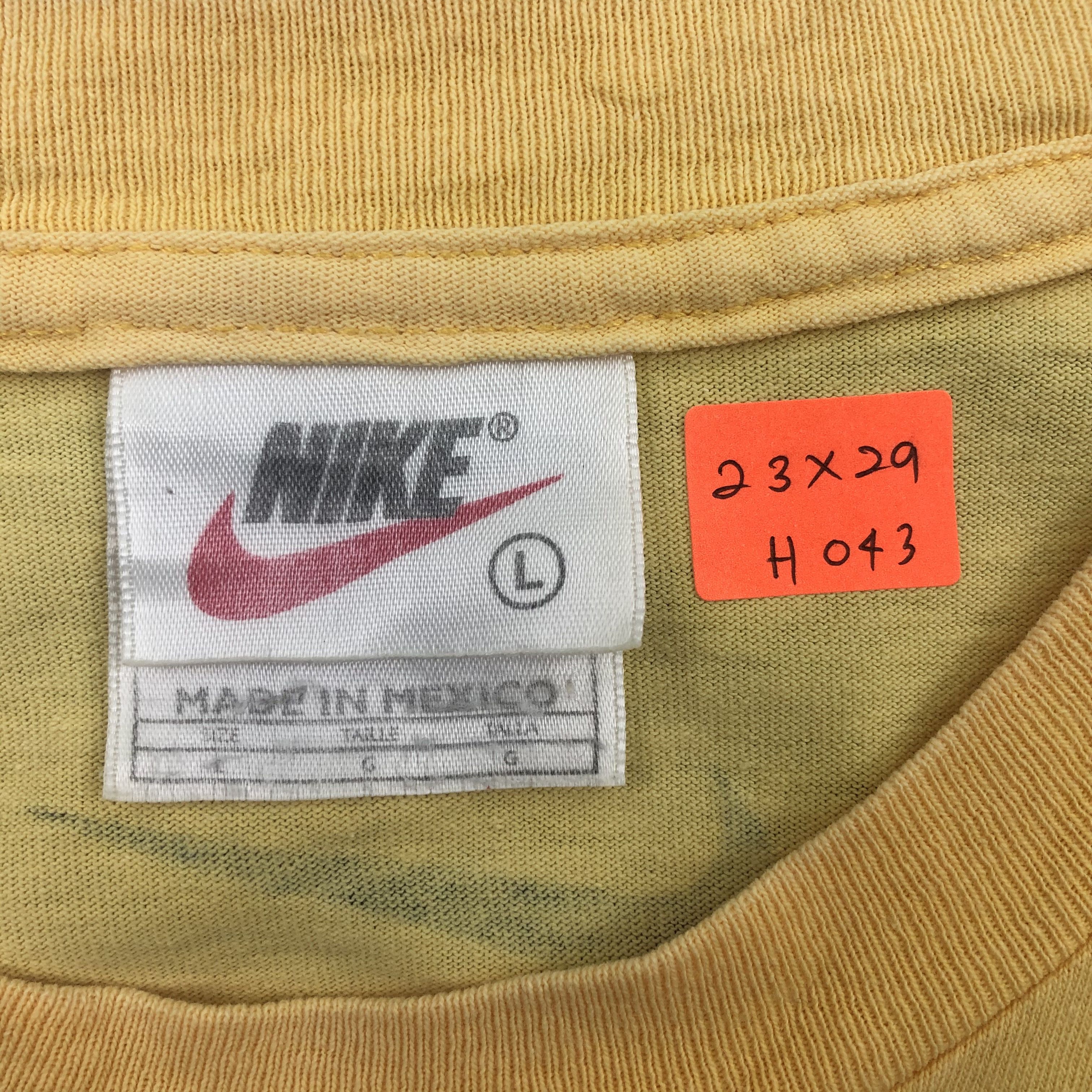 Nike Vintage 90s NIKE Tennis Court Big Logo Shirt Tee Size L-H043 Size US L / EU 52-54 / 3 - 5 Thumbnail