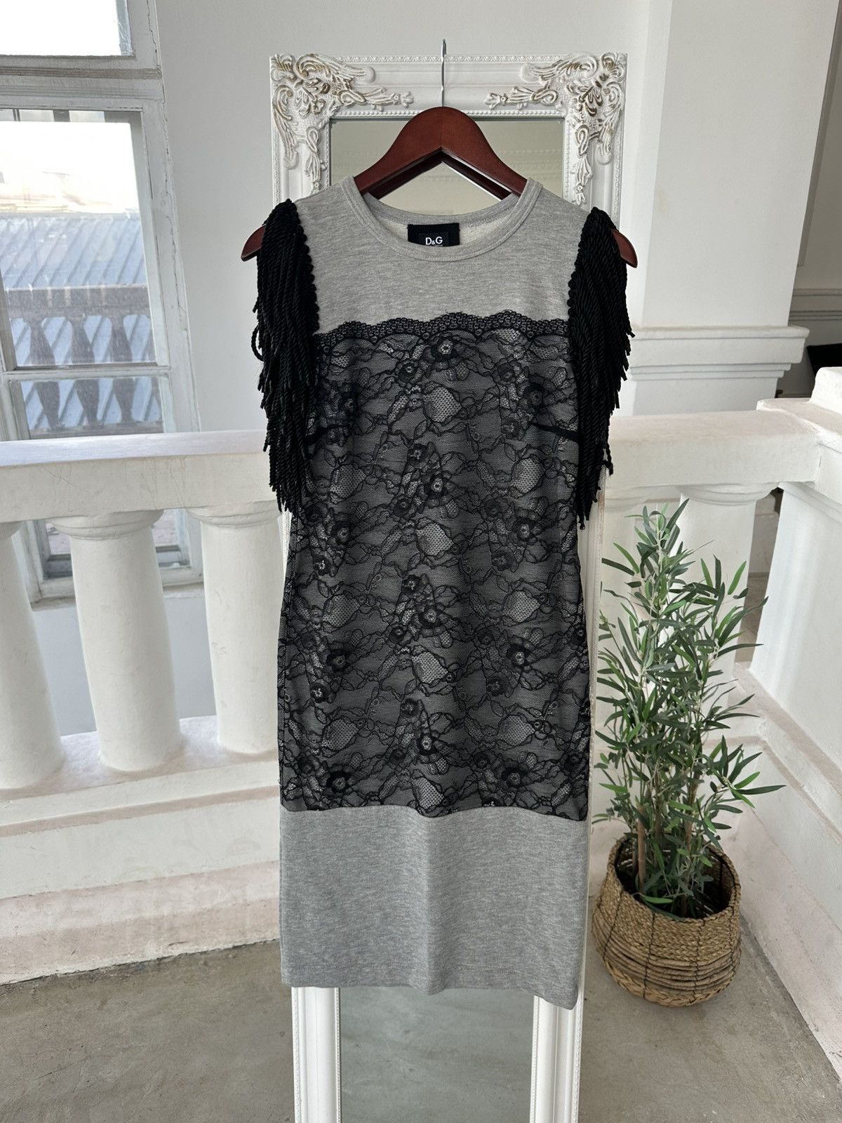 Dolce & Gabbana Dolce Gabbana Sleeveless Lace Panel Dress With Fringe Detail Size M / US 6-8 / IT 42-44 - 2 Thumbnail