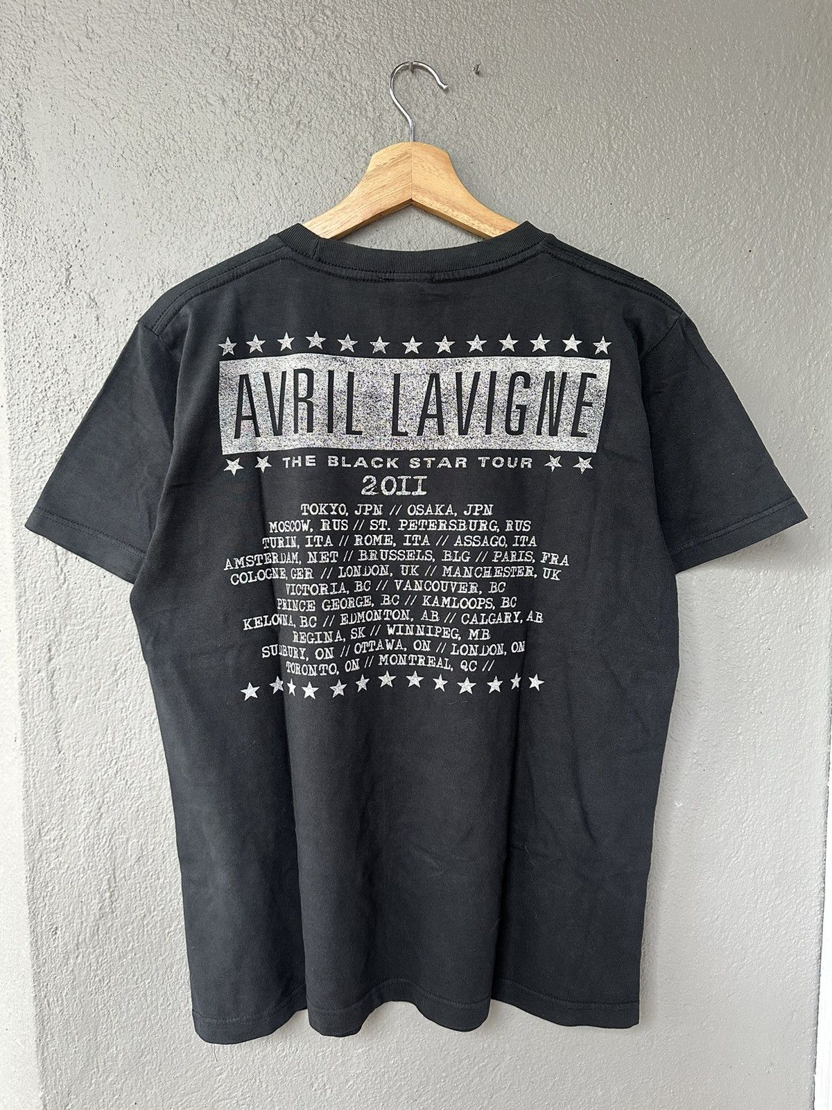 Band Tees × Vintage Vintage Avril Lavigne 2011 Tour Show Band Rock Tshirt USA Size US M / EU 48-50 / 2 - 2 Thumbnail