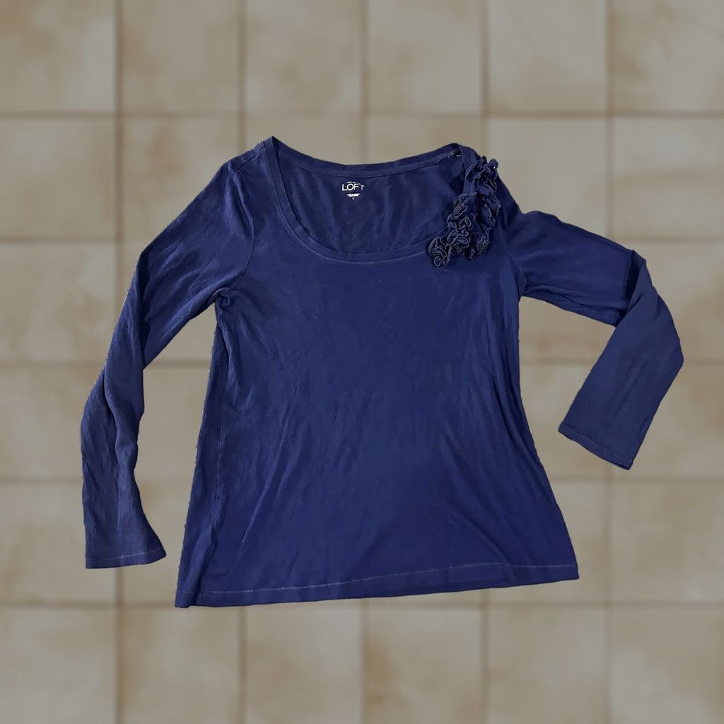 Loft Loft Ann Taylor Shirt Womens L Blue Long Sleeve Ruffle Shoulder Top Size L / US 10 / IT 46 - 1 Thumbnail