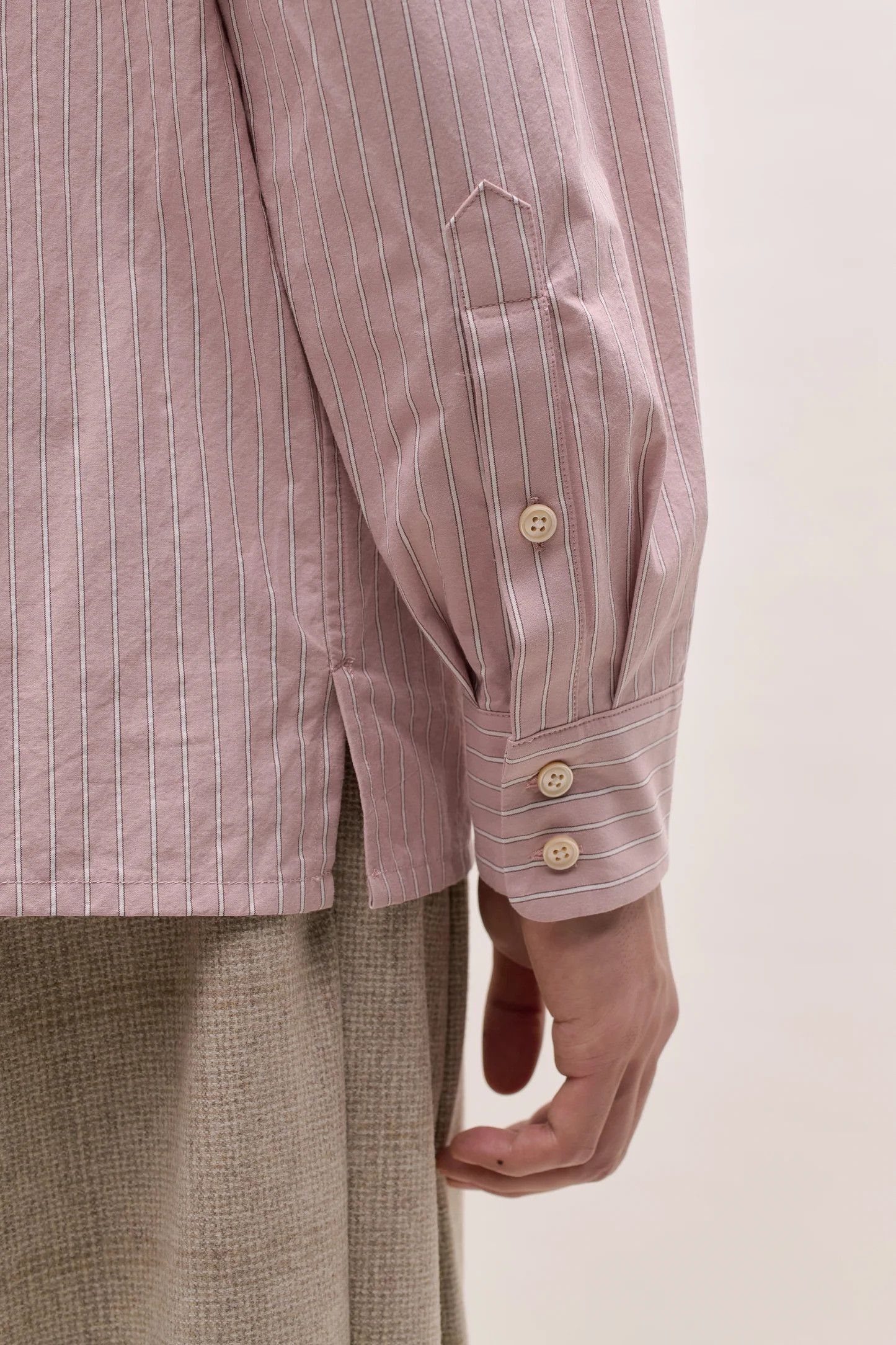 A Kind Of Guise 💚 AW25 A Kind Of Guise Gusto Shirt Wild Rose Stripe NEW Size US L / EU 52-54 / 3 - 6 Thumbnail