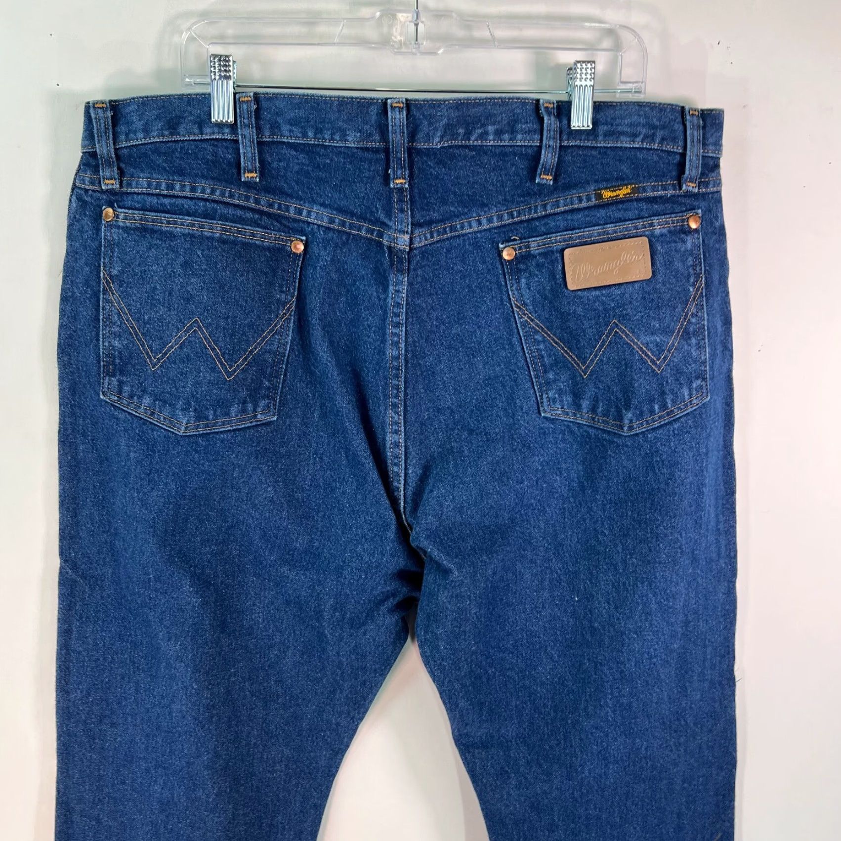 Wrangler Wrangler Mens Straight Jeans Blue Denim Size 40X30 Regular Rise Mid 29 Inseam 100% Cotton 5-Pocket Belt Loops N/A Size US 40 / EU 56 - 2 Thumbnail