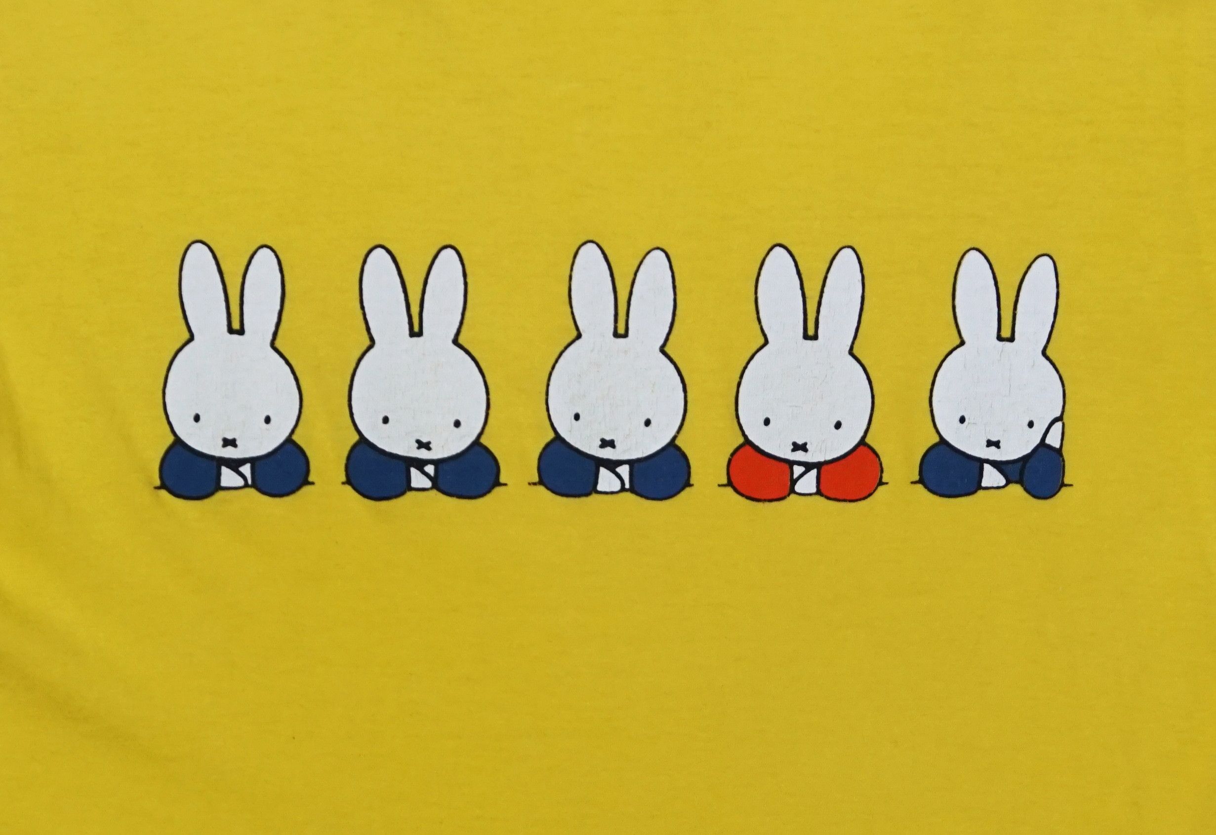 Other 80's Dick Bruna five Miffy rabbits Graphic T-shirt Size XS / US 0-2 / IT 36-38 - 2 Thumbnail