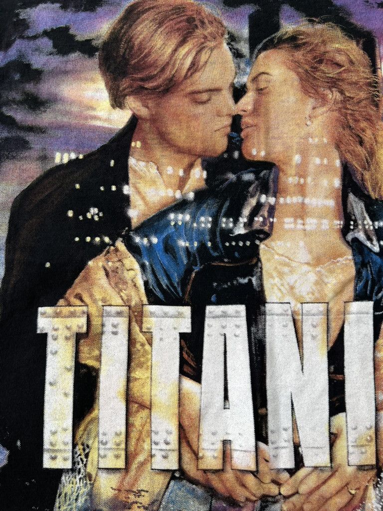 Vintage Vintage 90s Titanic Leonardo Dicaprio Movie Black T-shirt Size US S / EU 44-46 / 1 - 5 Thumbnail