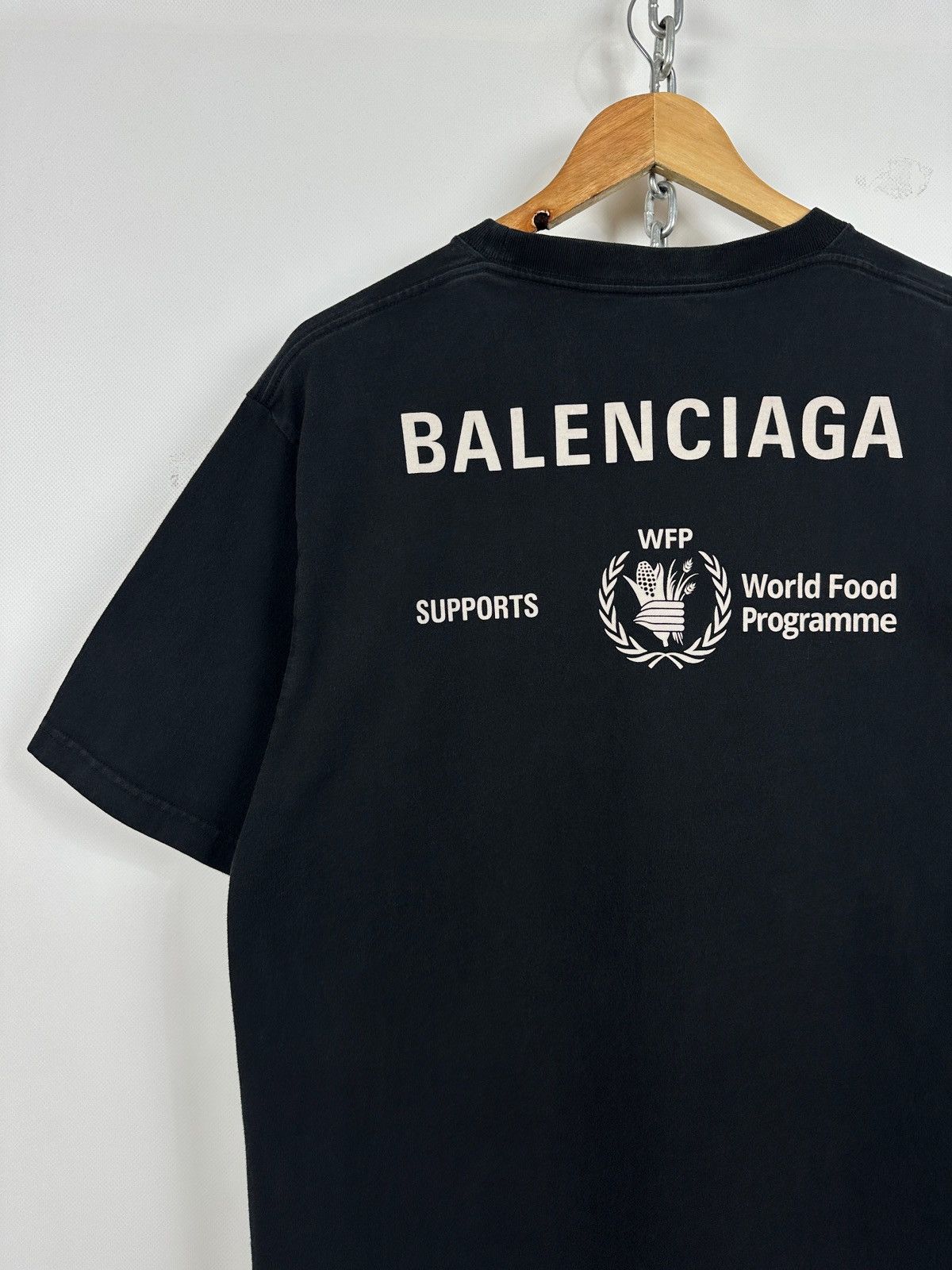 Balenciaga Balenciaga WFP World Wood Programme Supports Black T-Shirt Size US L / EU 52-54 / 3 - 4 Thumbnail