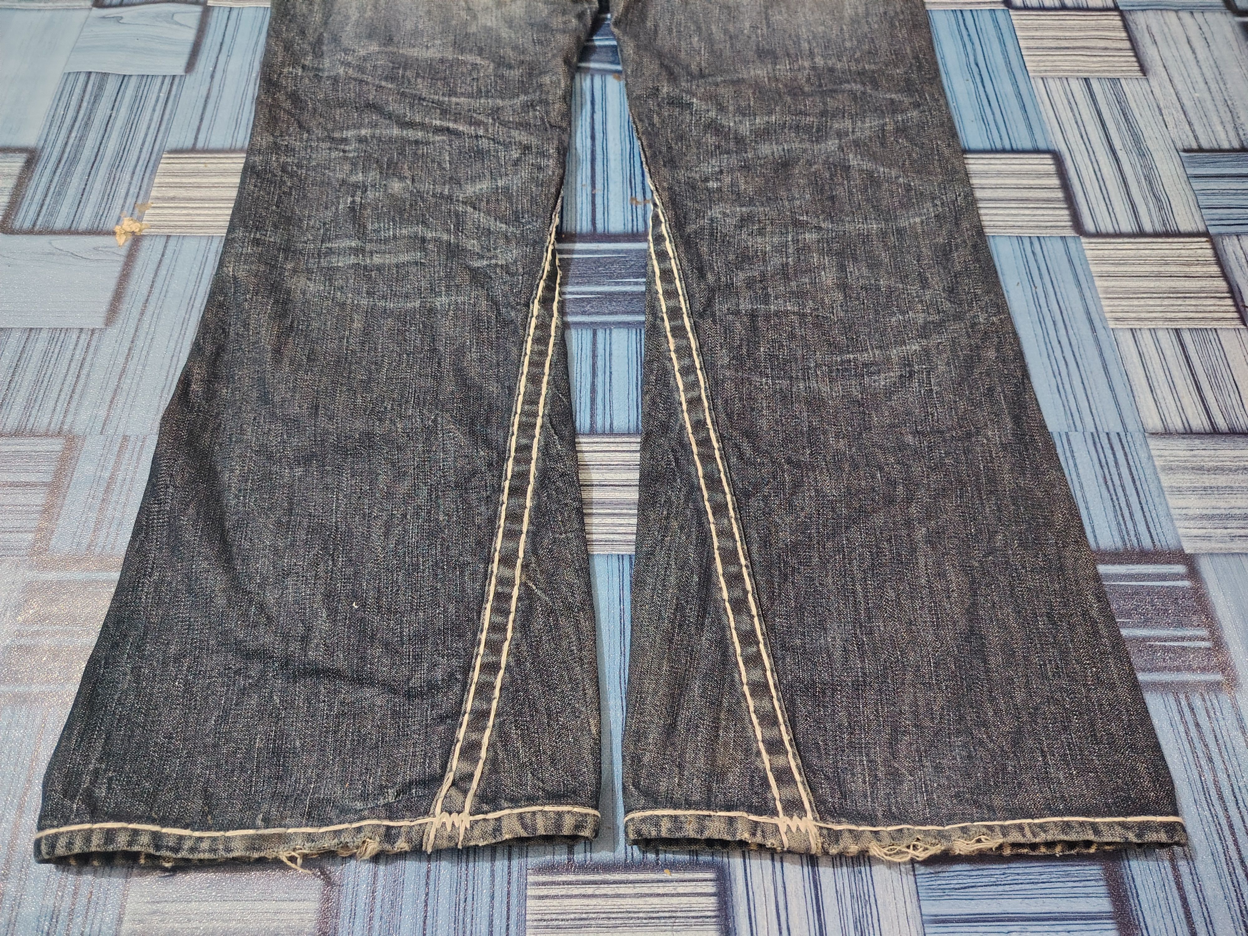 True Religion True Religion Jeans White Stitch Joey Super T Denim Flared Size US 31 - 19 Thumbnail