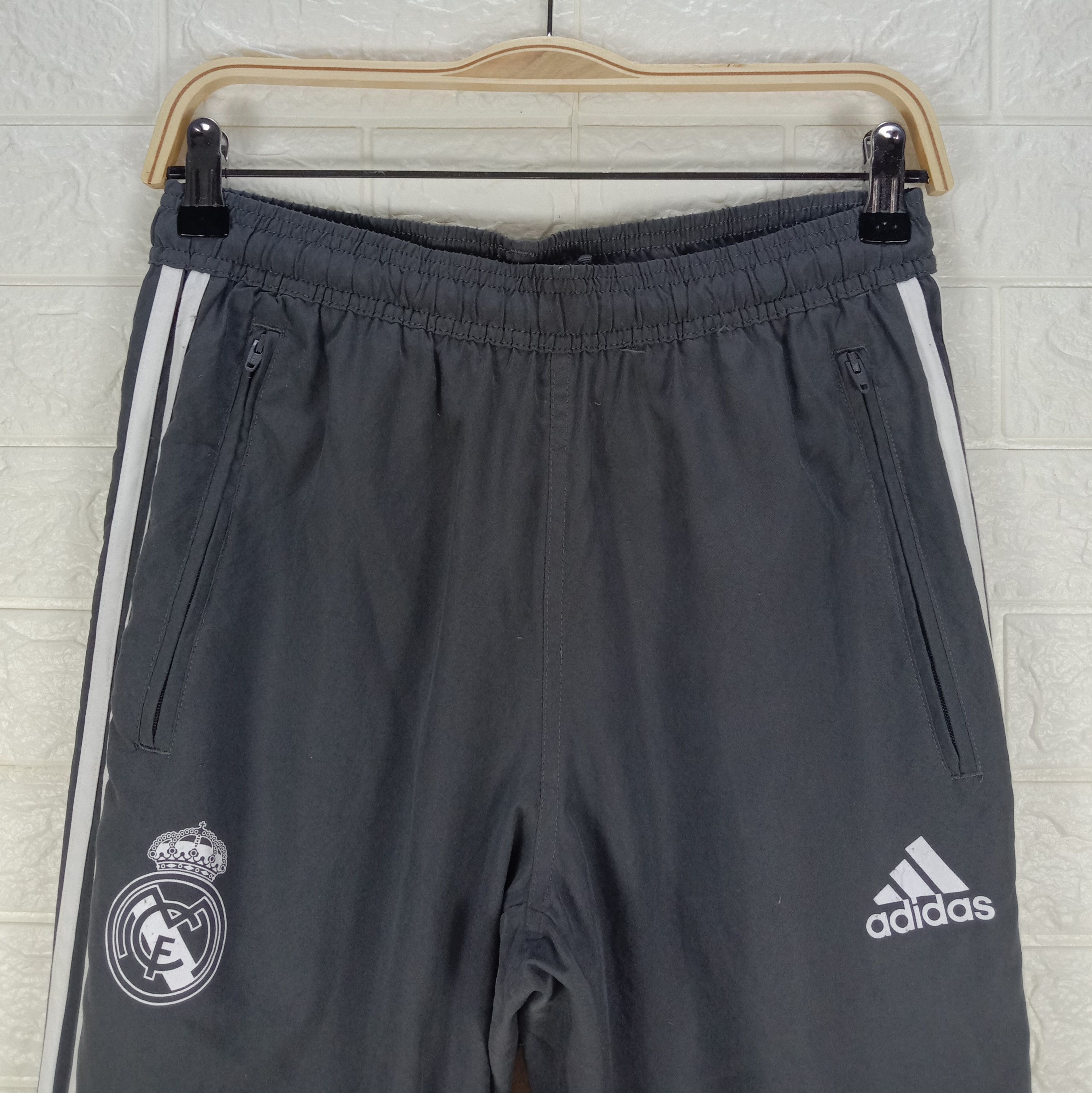 Adidas Adidas Real Madrid Sweatpants Size US 30 / EU 46 - 2 Thumbnail
