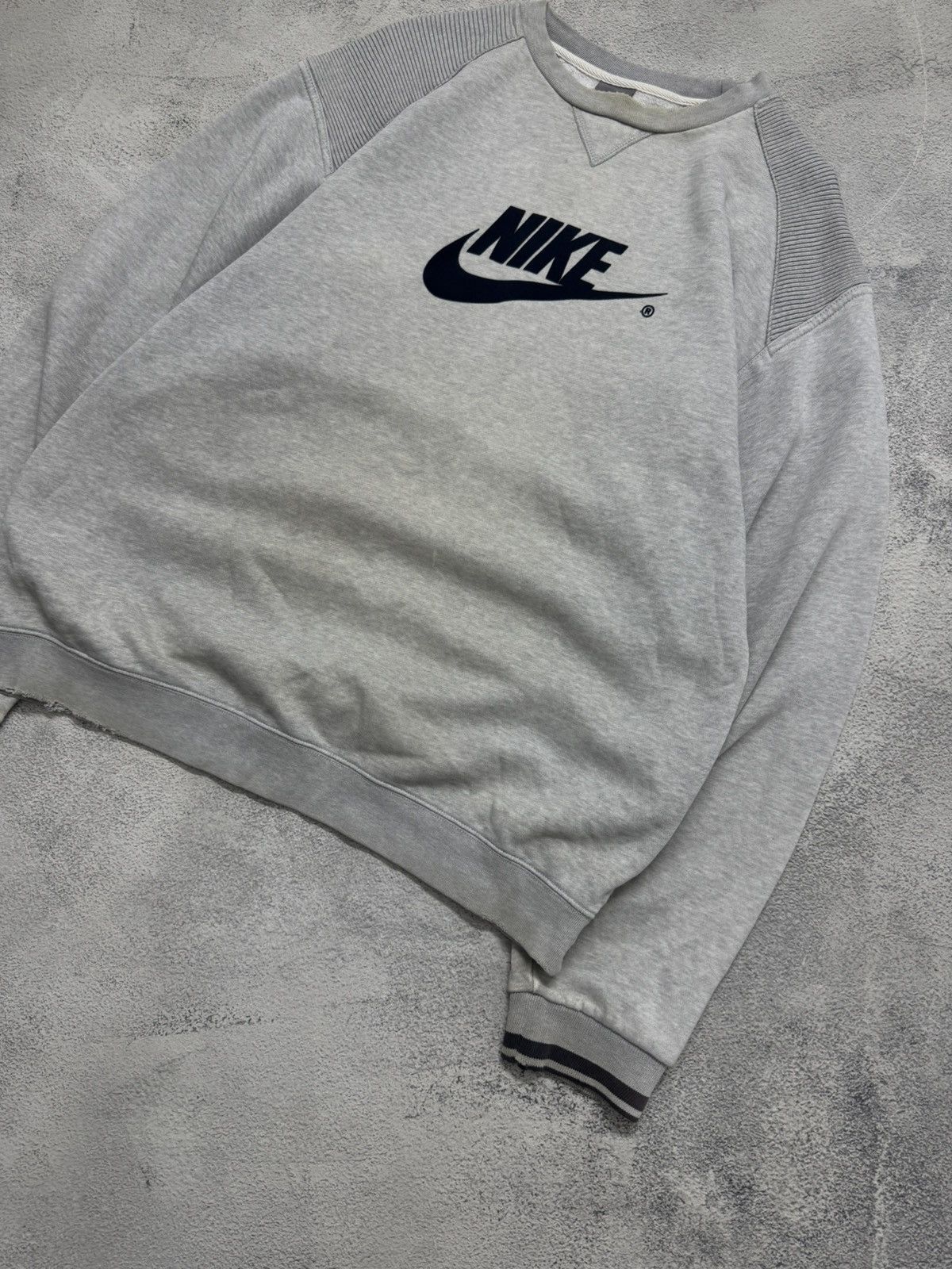 Nike Vintage Y2k Nike 🩶 Velour Spell Out Big Logo Sweatshirt 90’s Size US L / EU 52-54 / 3 - 7 Thumbnail
