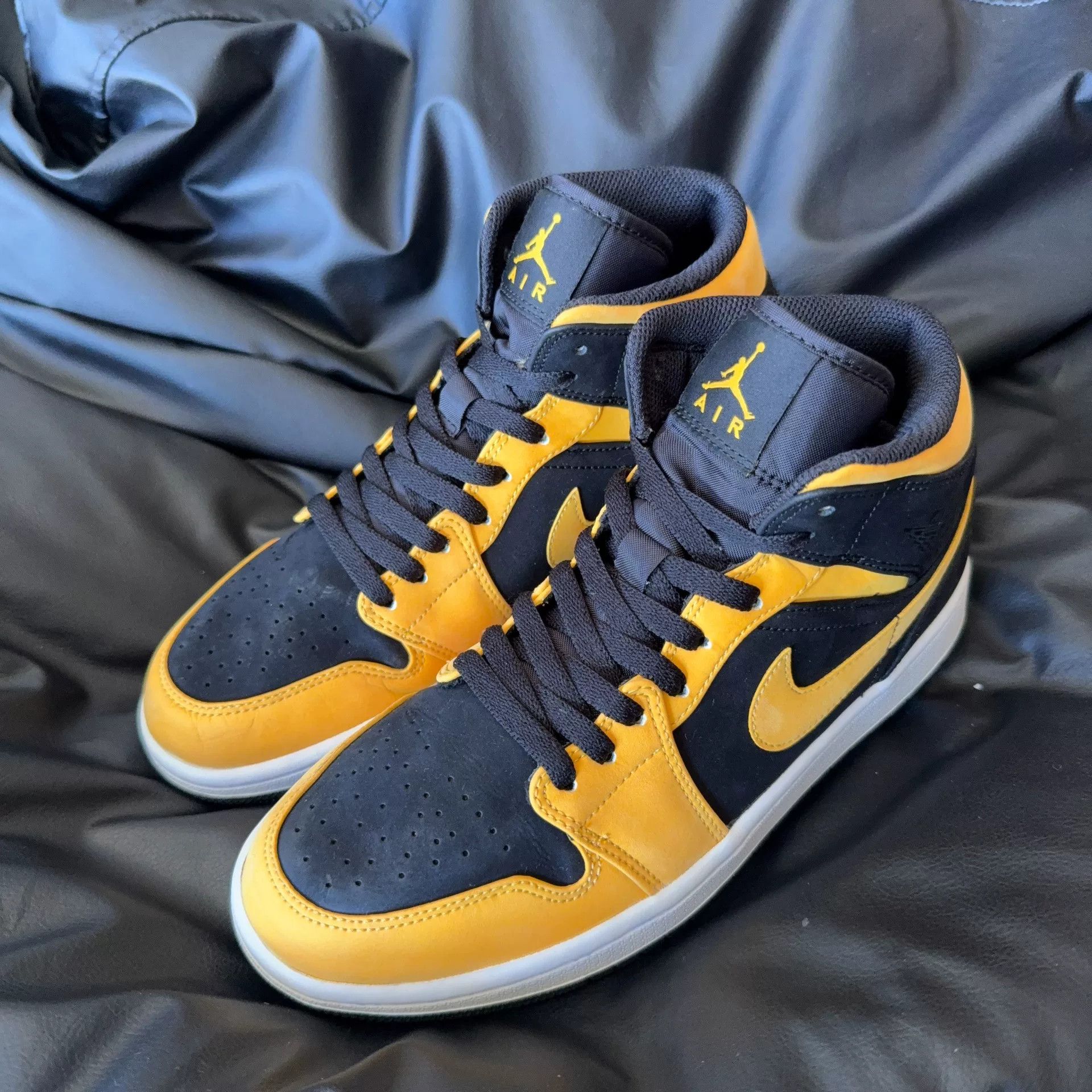 Nike Nike Yellow Lowtop Sneakers 40 Men Size US 7.5 / EU 40-41 - 1 Thumbnail