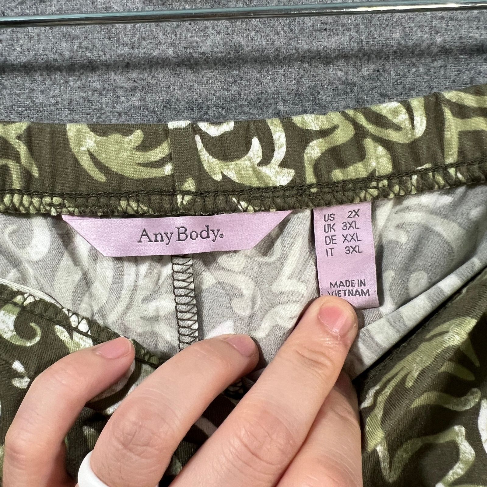 Other Anybody Lush Jersey Pull On Printed Shorts Olive/Hawaiian Size 42" / US 20 - 5 Thumbnail
