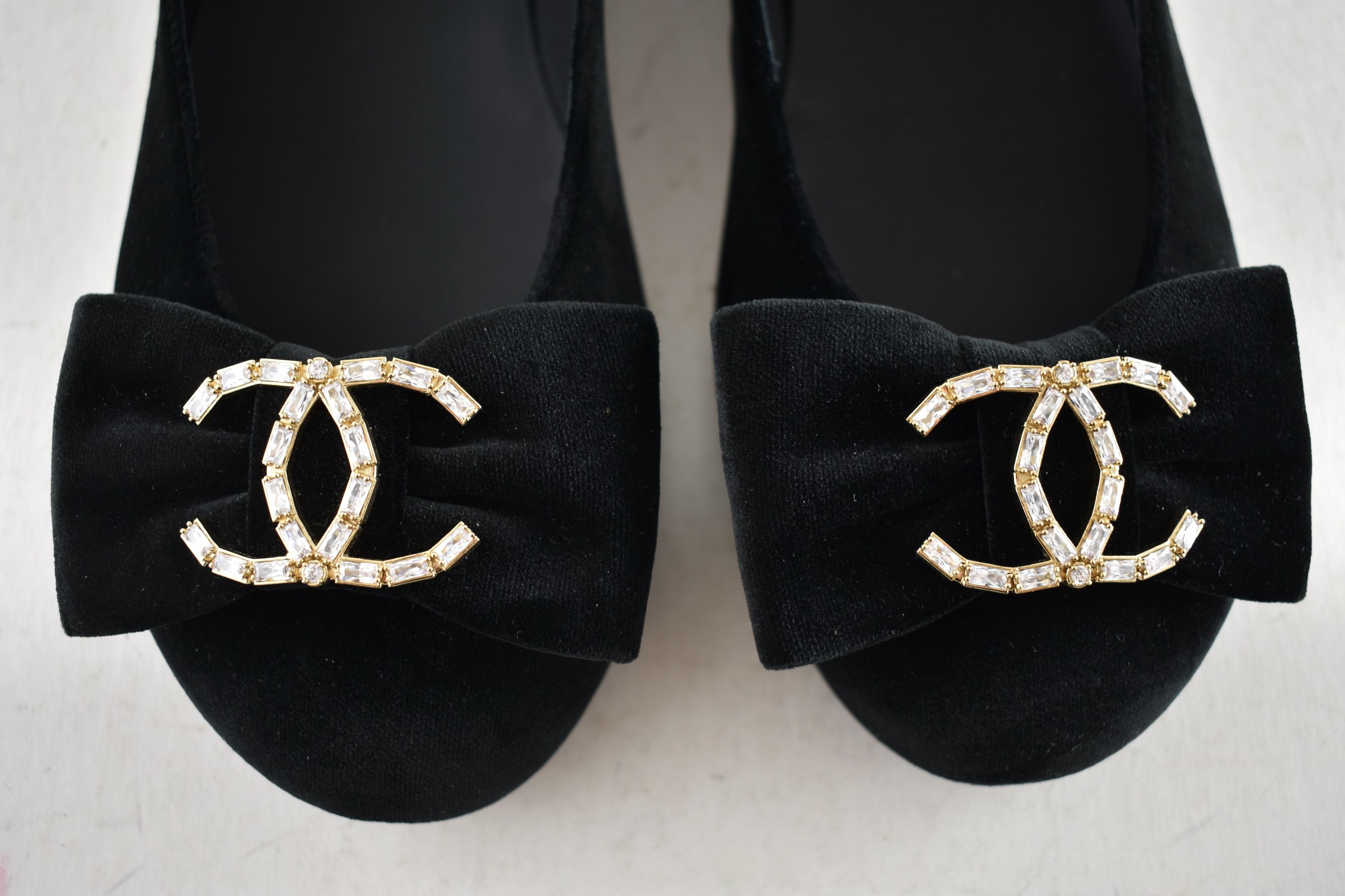 Chanel Chanel 24K Velvet Crystal CC Bow AnkleStrap Ballet Flat 36.5 Size US 6.5 / IT 36.5 - 14 Thumbnail