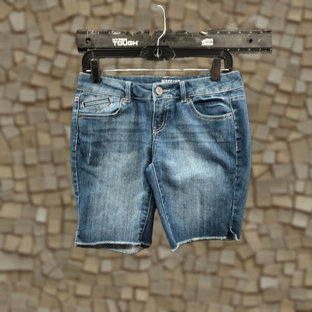 Mossimo Mossimo Cut-off Shorts Juniors Size 5 Mid Rise Medium Wash Blue Denim Raw Hem Womens Shorts Size 27" / US 4 / IT 40 - 1 Thumbnail
