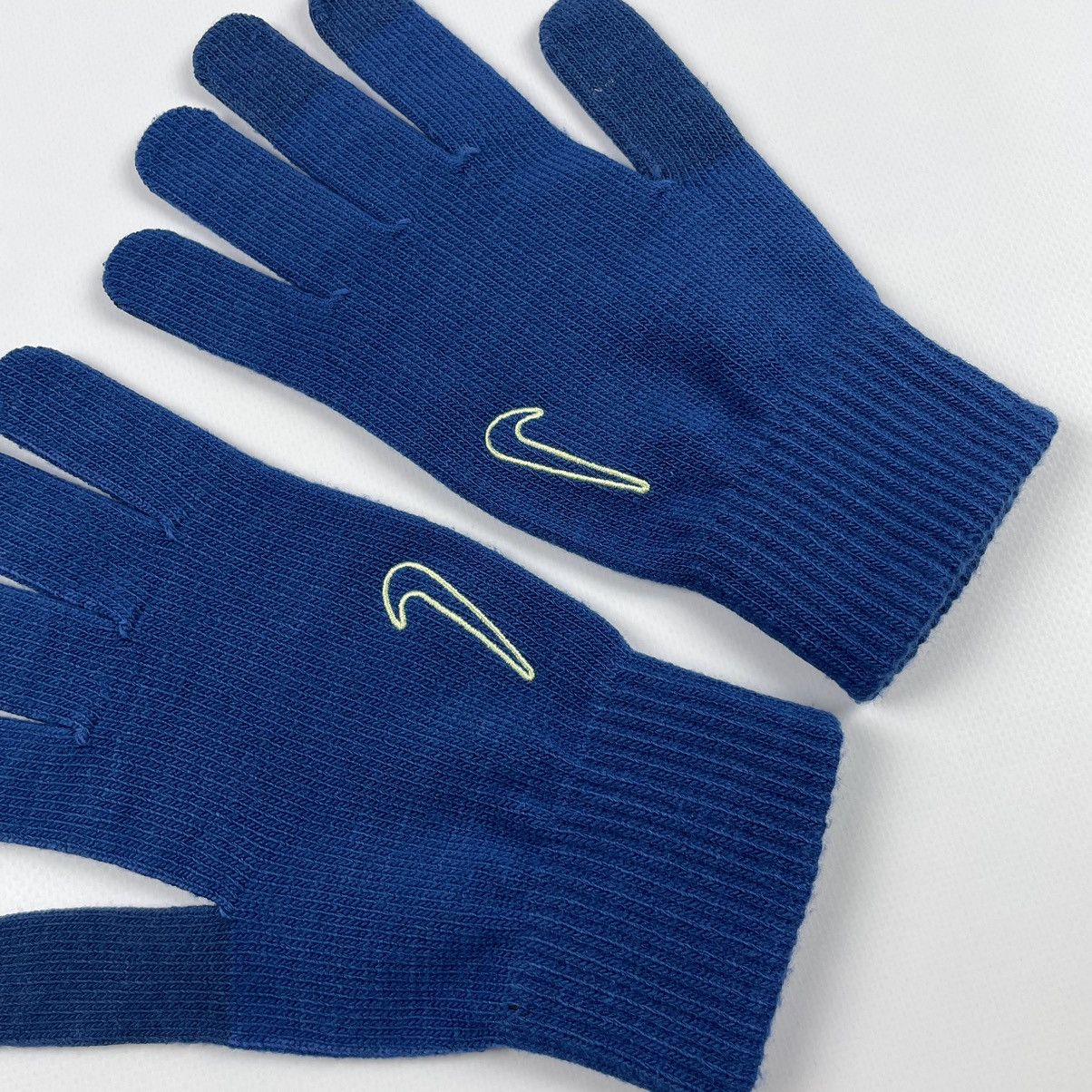 Nike Vintage Nike Knitted Gloves Swoosh Size ONE SIZE - 4 Thumbnail