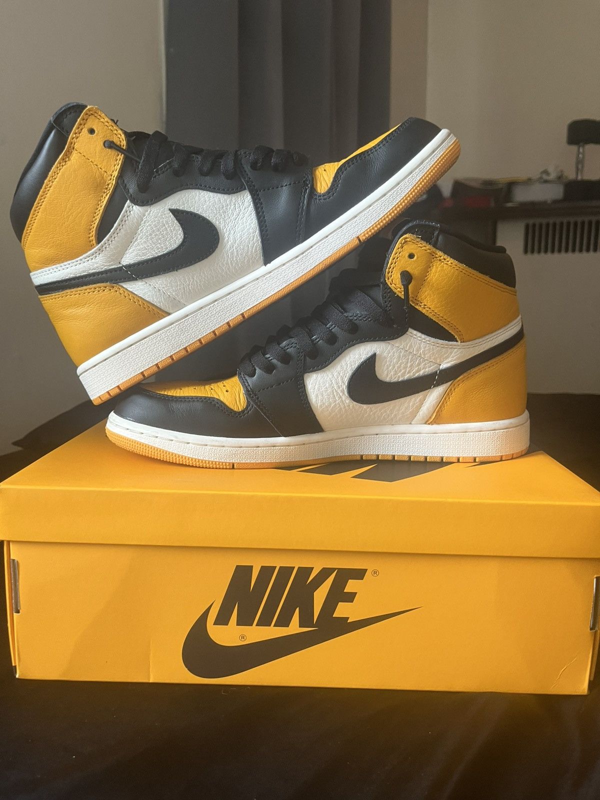 Jordan Brand Jordan 1 Retro Mid “Taxi” Size US 11 / EU 44 - 2 Thumbnail