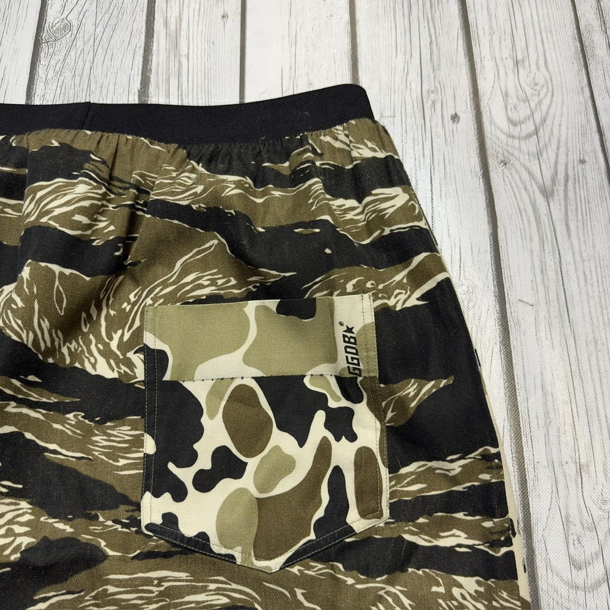 Golden Goose Golden Goose camo skirt Size 28" / US 6 / IT 42 - 3 Thumbnail