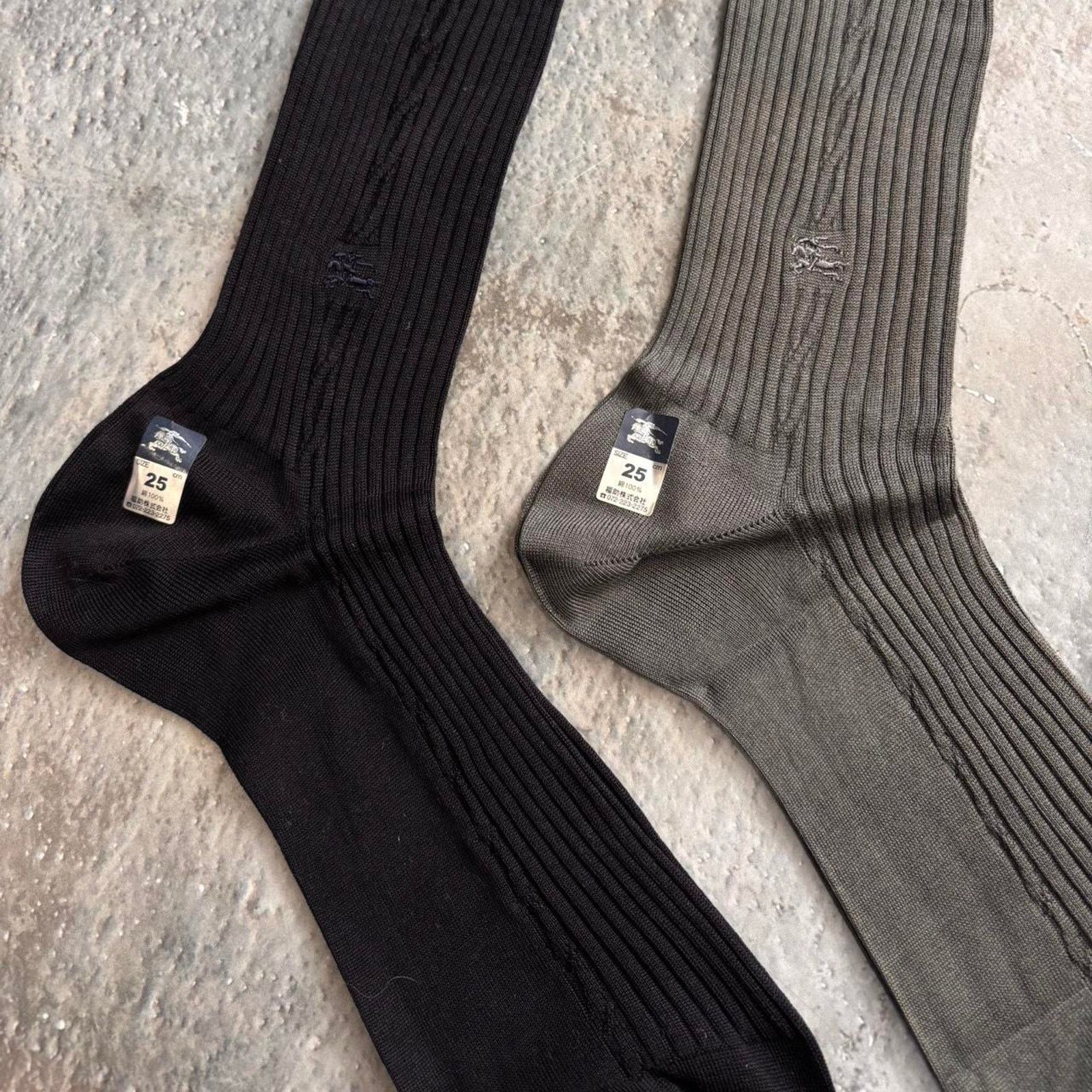 Burberry Vintage 90s Black & Grey Burberry Dress Socks. Mens 7 Size ONE SIZE - 3 Thumbnail