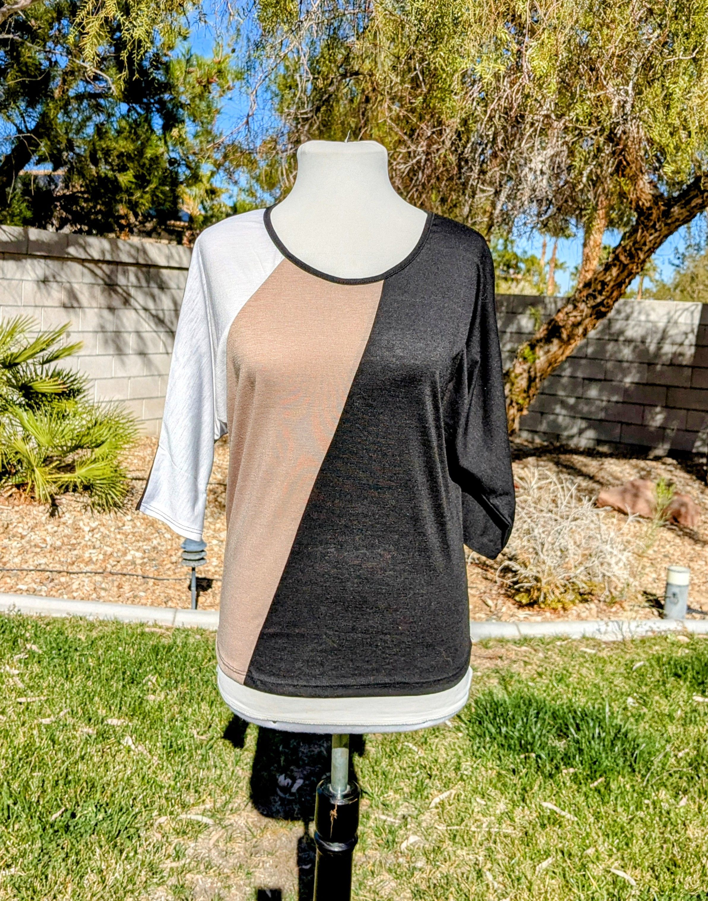 Designer Agenda Petite Tricolor 3/4 Sleeve USA Made Pullover Top EUC Size S / US 4 / IT 40 - 1 Thumbnail