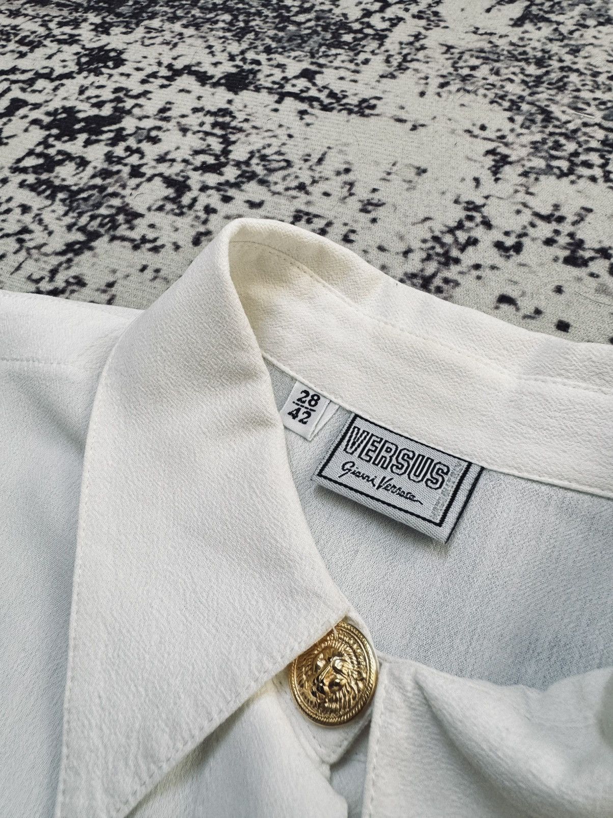 Versace × Vintage Rare Versace Gold button 80-90s shirt silk L white womens Size US L / EU 52-54 / 3 - 4 Thumbnail