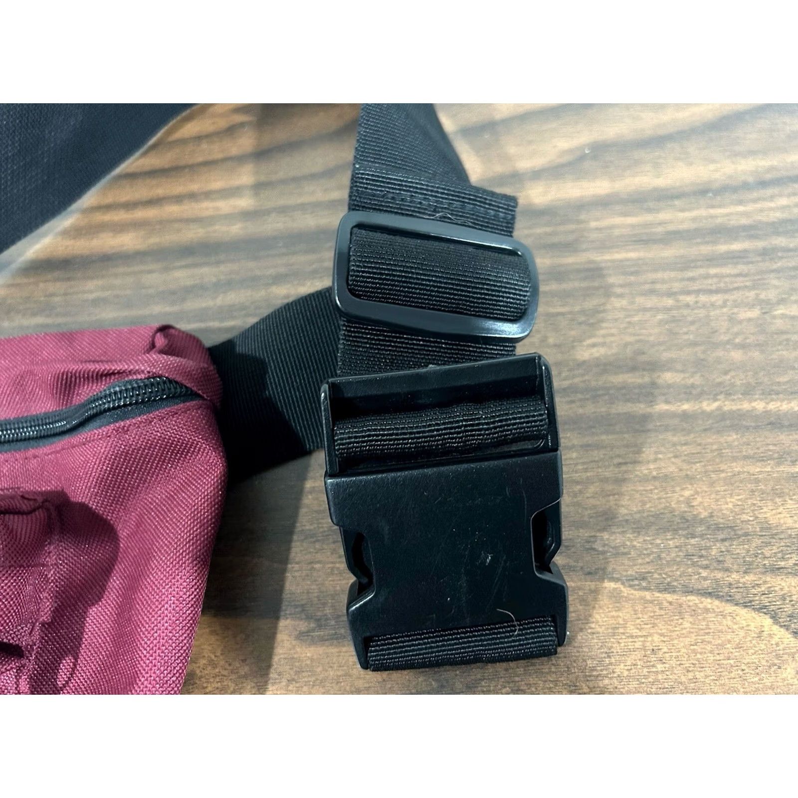 Vintage VINTAGE Cliff Hanger Burgundy 2 Pocket Adjustable Hip Waist Bag 90s Red Nylon Unisex Adult Messenger Cross Body Size ONE SIZE - 3 Thumbnail