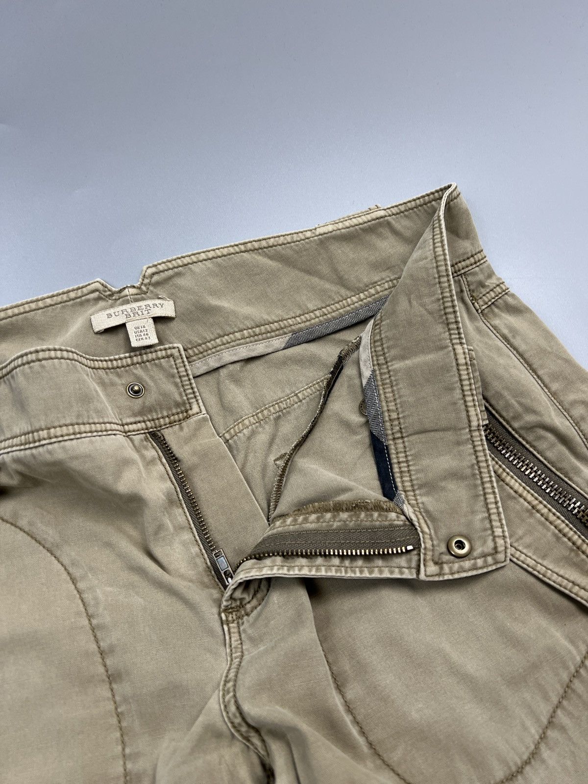 Burberry Burberry Brit Military Style Cargo Pants (Y0605) Size 32" / US 10 / IT 46 - 5 Thumbnail