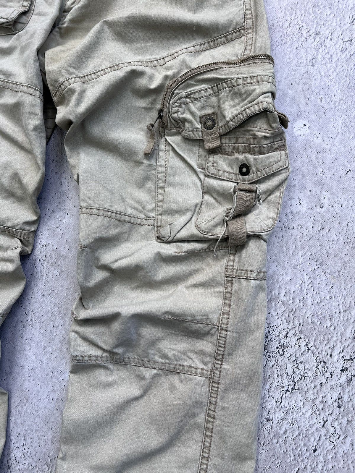 Issey Miyake × Japanese Brand × Tete Homme 2000s Tete Home Multipocket Bondage Cargo Pants Size US 33 - 5 Thumbnail