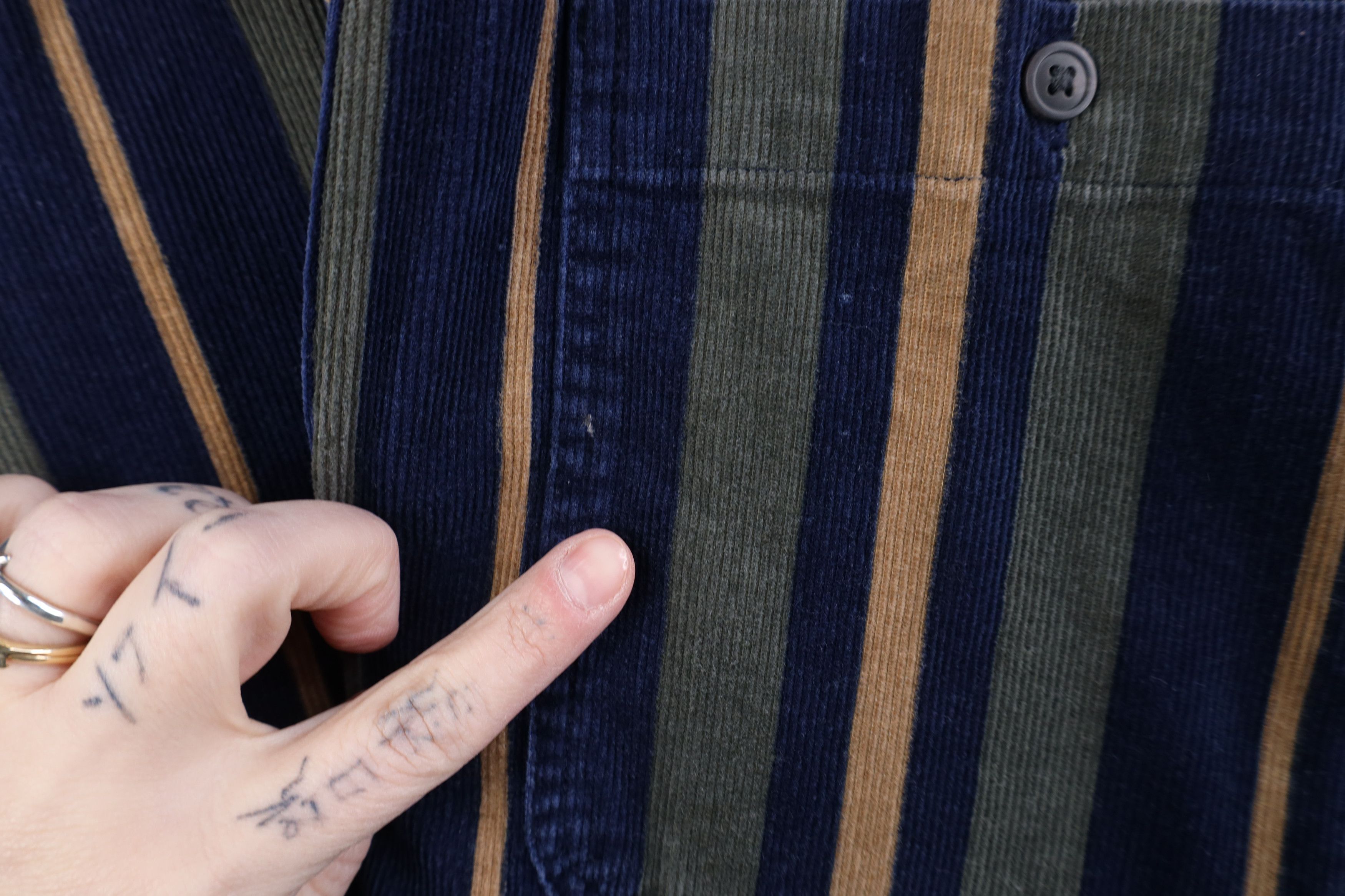Vintage Vintage 90s Streetwear Corduroy Collared Button Down Shirt Size US L / EU 52-54 / 3 - 4 Thumbnail