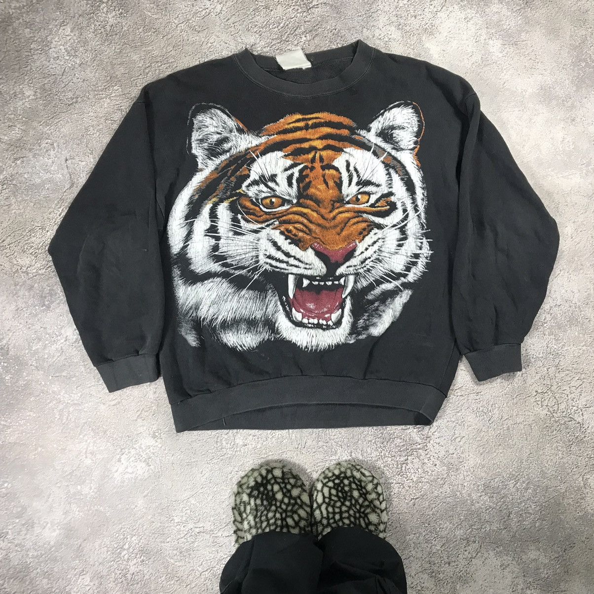 Vintage Vintage 90s Tiger Graphic Sweatshirt Streetwear Grunge XL Size US XL / EU 56 / 4 - 1 Thumbnail