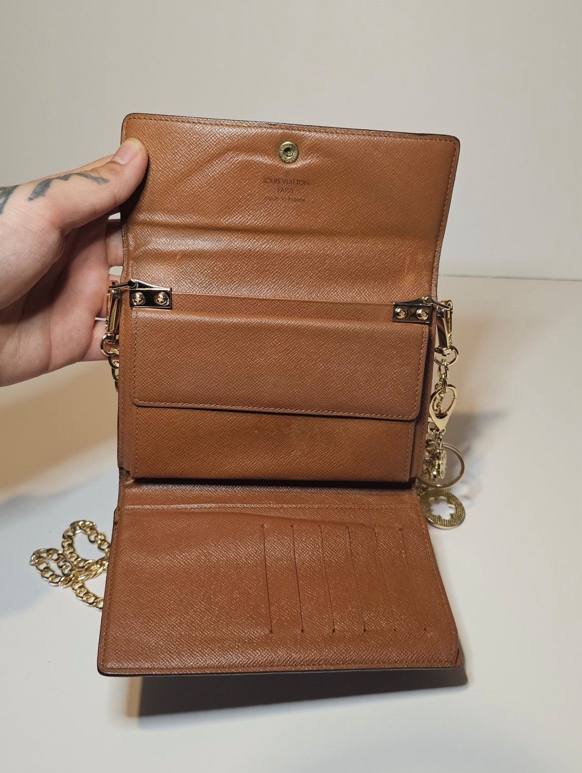 Louis Vuitton Louis vuitton cross body wallet purse. Lv monogram bag. Size ONE SIZE - 9 Thumbnail