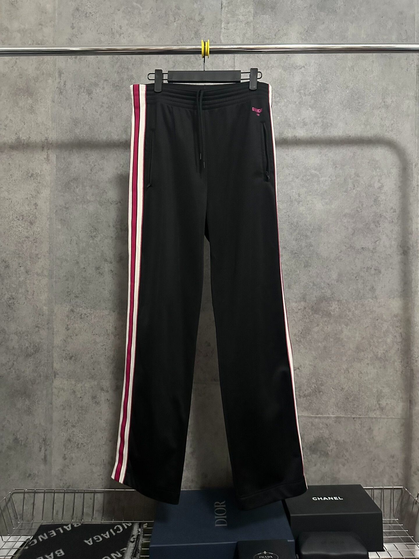 Givenchy Givenchy Logo Side Stripe Sweatpants 36 Size 26" / US 2 / IT 38 - 1 Thumbnail