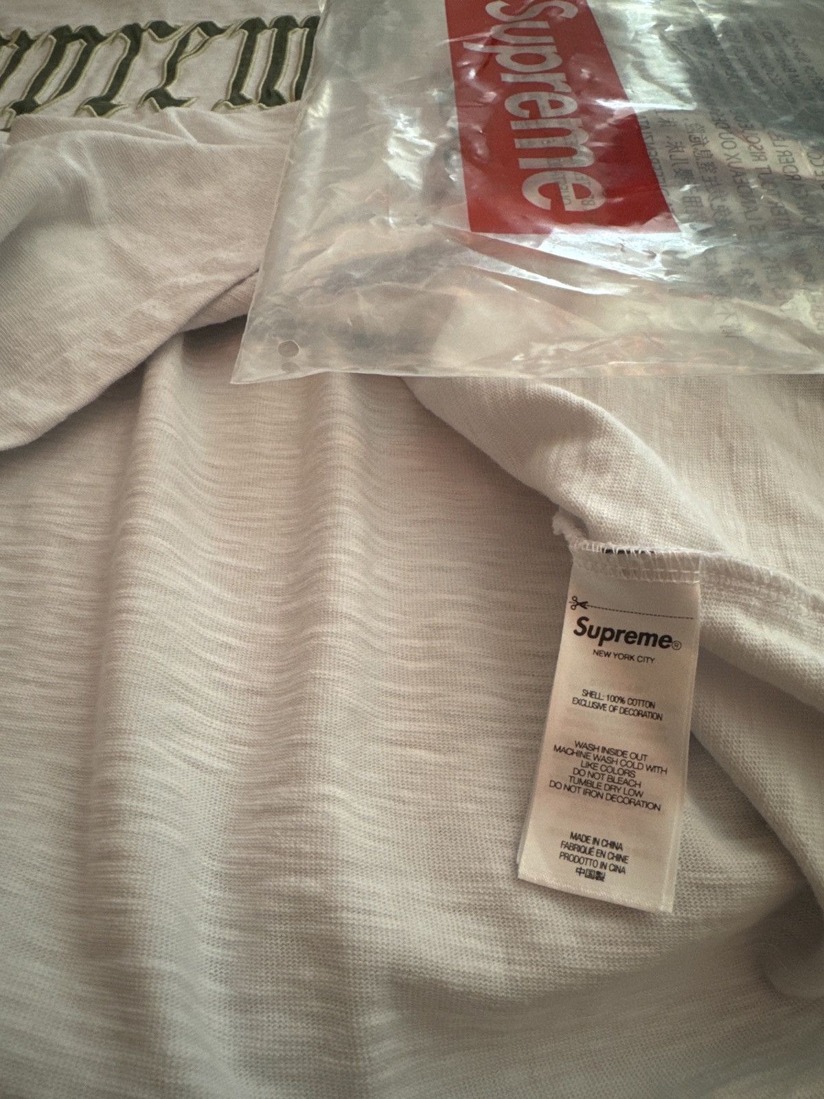 Supreme Supreme Old English Short Sleeve Top ‘White’ Size US XL / EU 56 / 4 - 7 Thumbnail