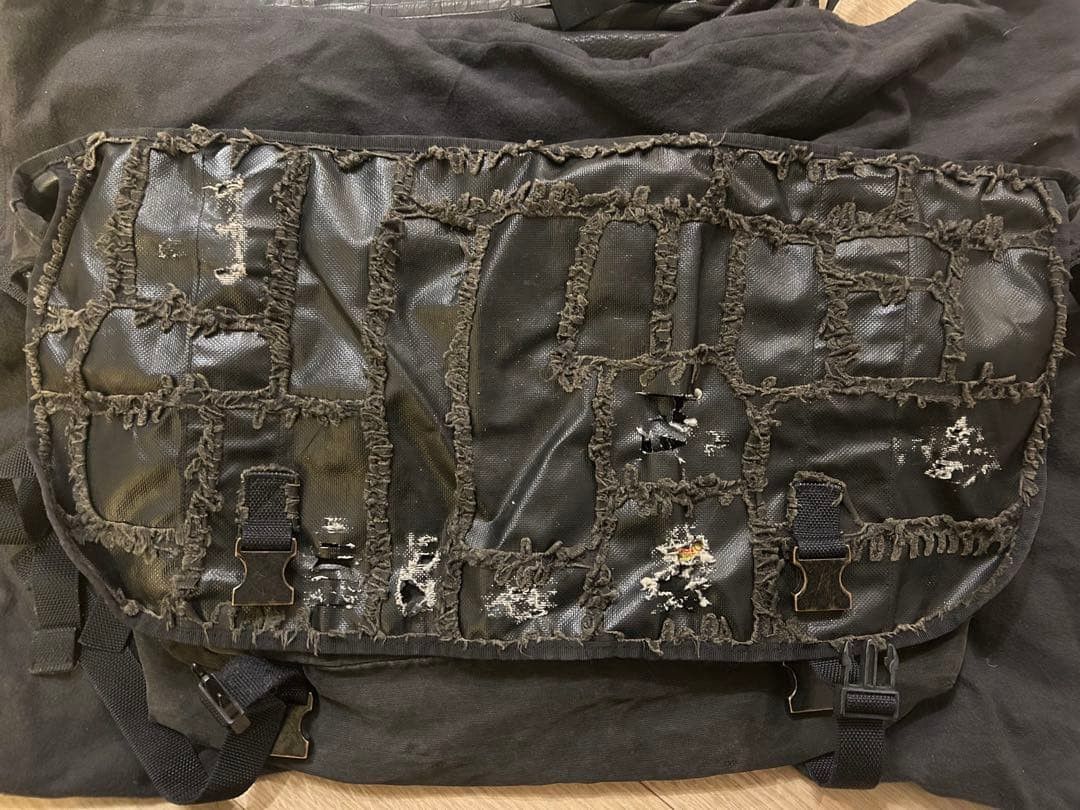 Undercover UNDERCOVER DAMAGE MESSENGER BAG Black Size ONE SIZE - 1 Thumbnail