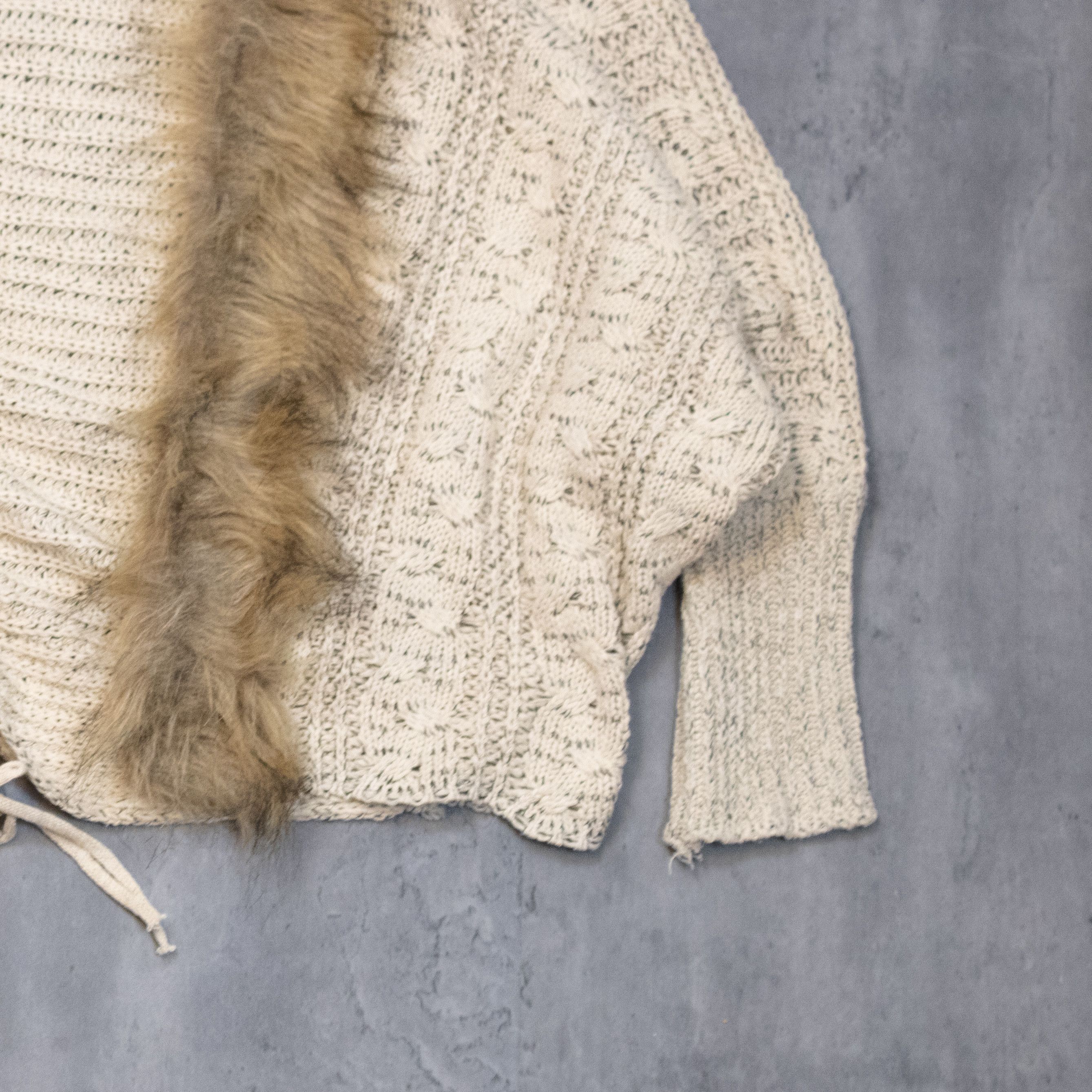 Japanese Brand Vintage VTG Y2K 2000's Faux Fur Baggy Cropped Knitted Shawl Size US M / EU 48-50 / 2 - 3 Thumbnail