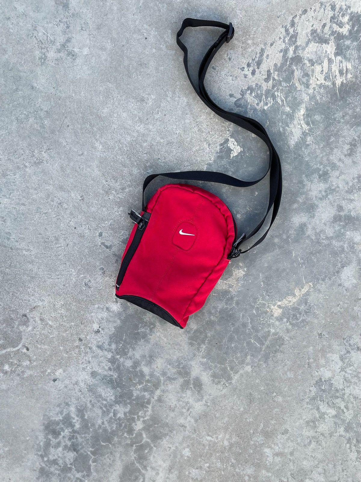 90's Nike Crossbody Cordura Messenger Y2K Bag in Red, Men's