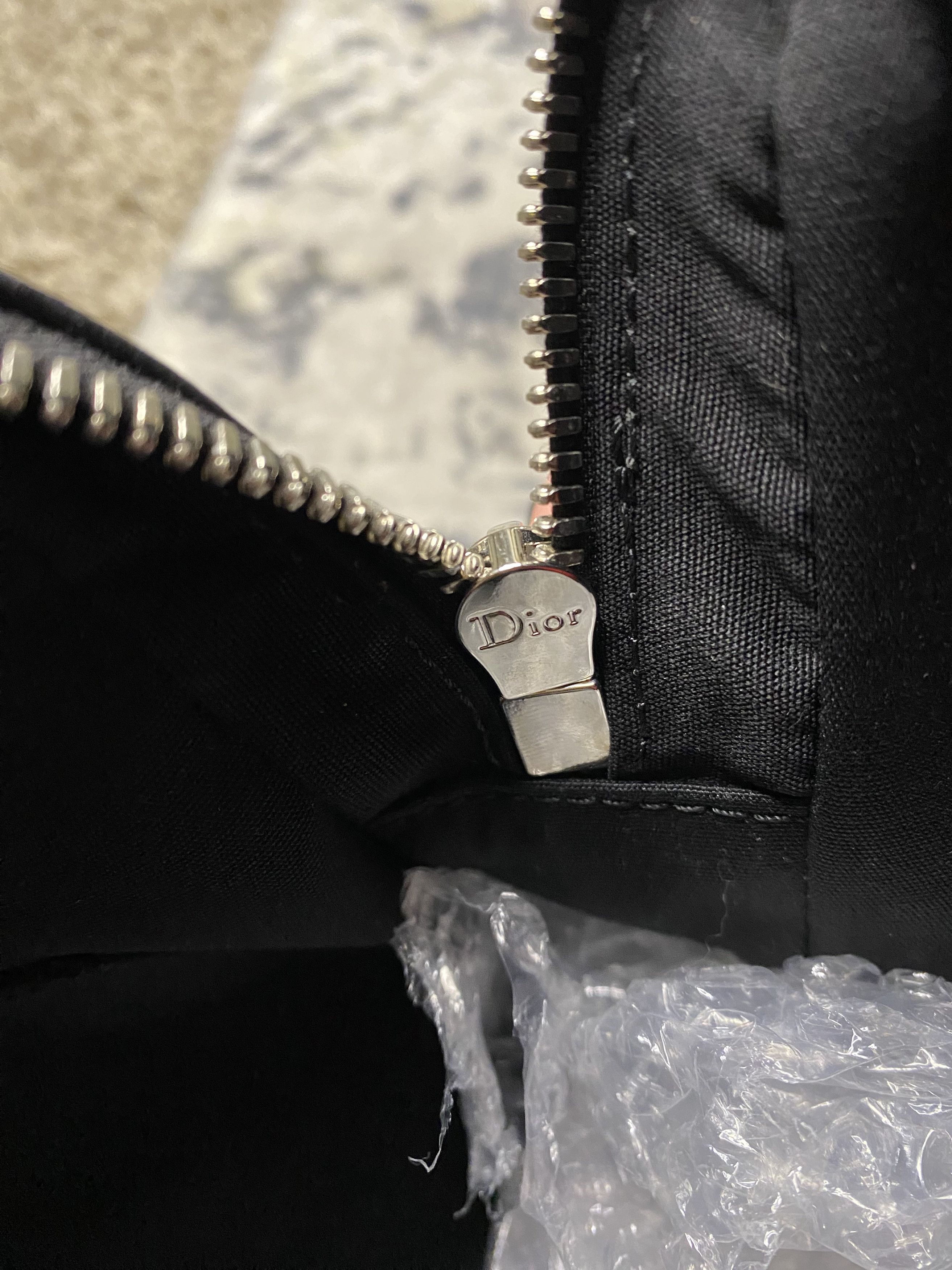 1/1 Dior FW17 Runway Gradient Leather Black Messenger Bag